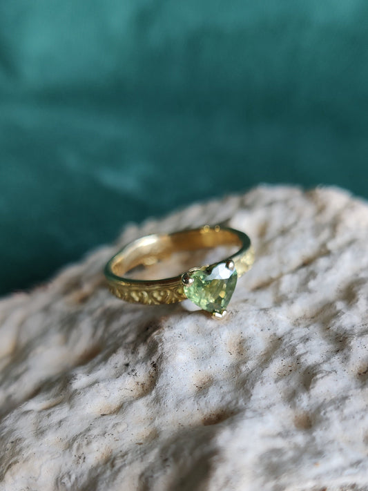 ring verlovingsring geel goud 18k groene saffier hartje