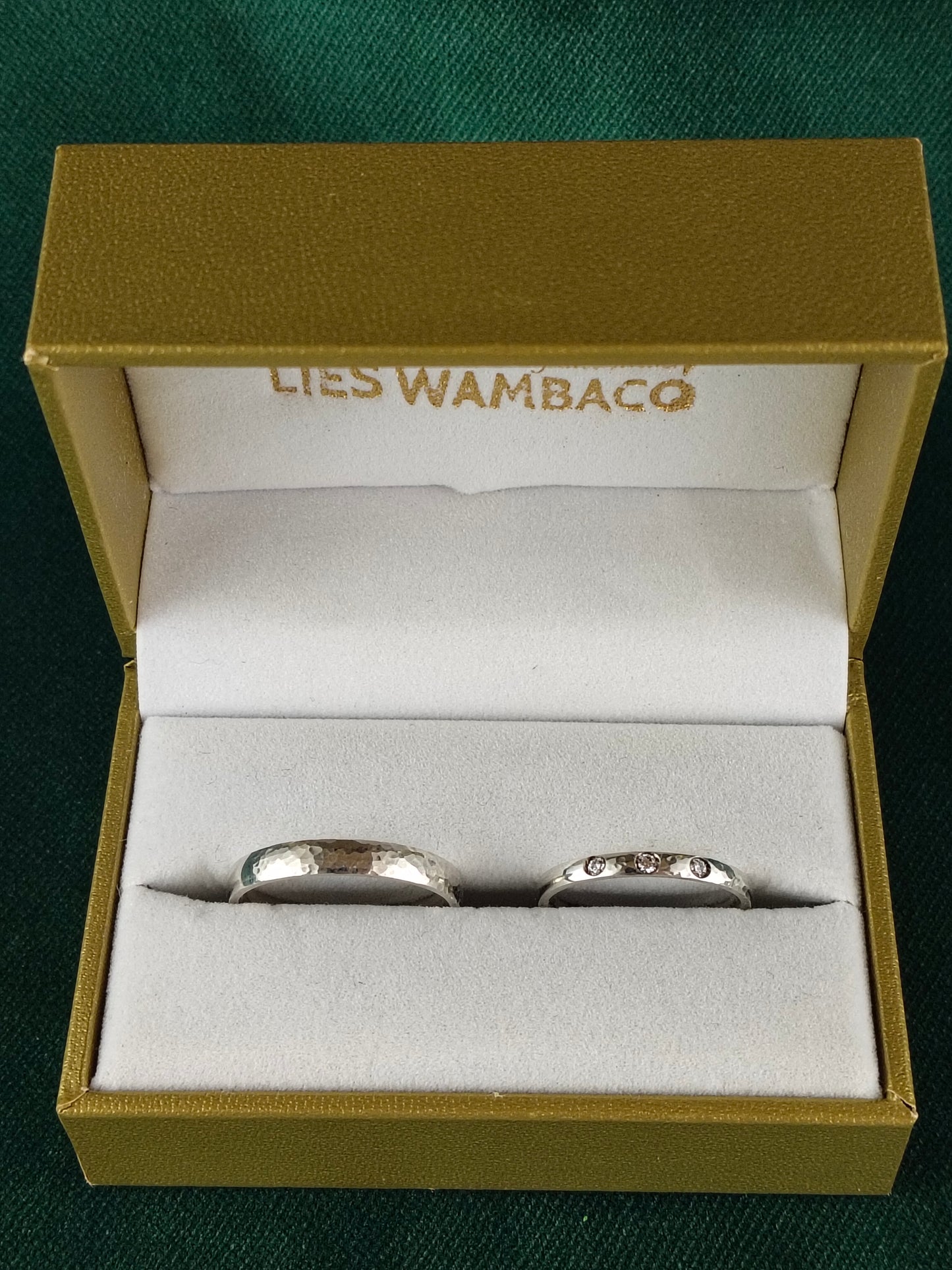 Trouwringen in 18k wit goud met diamant: Harry en Meghan