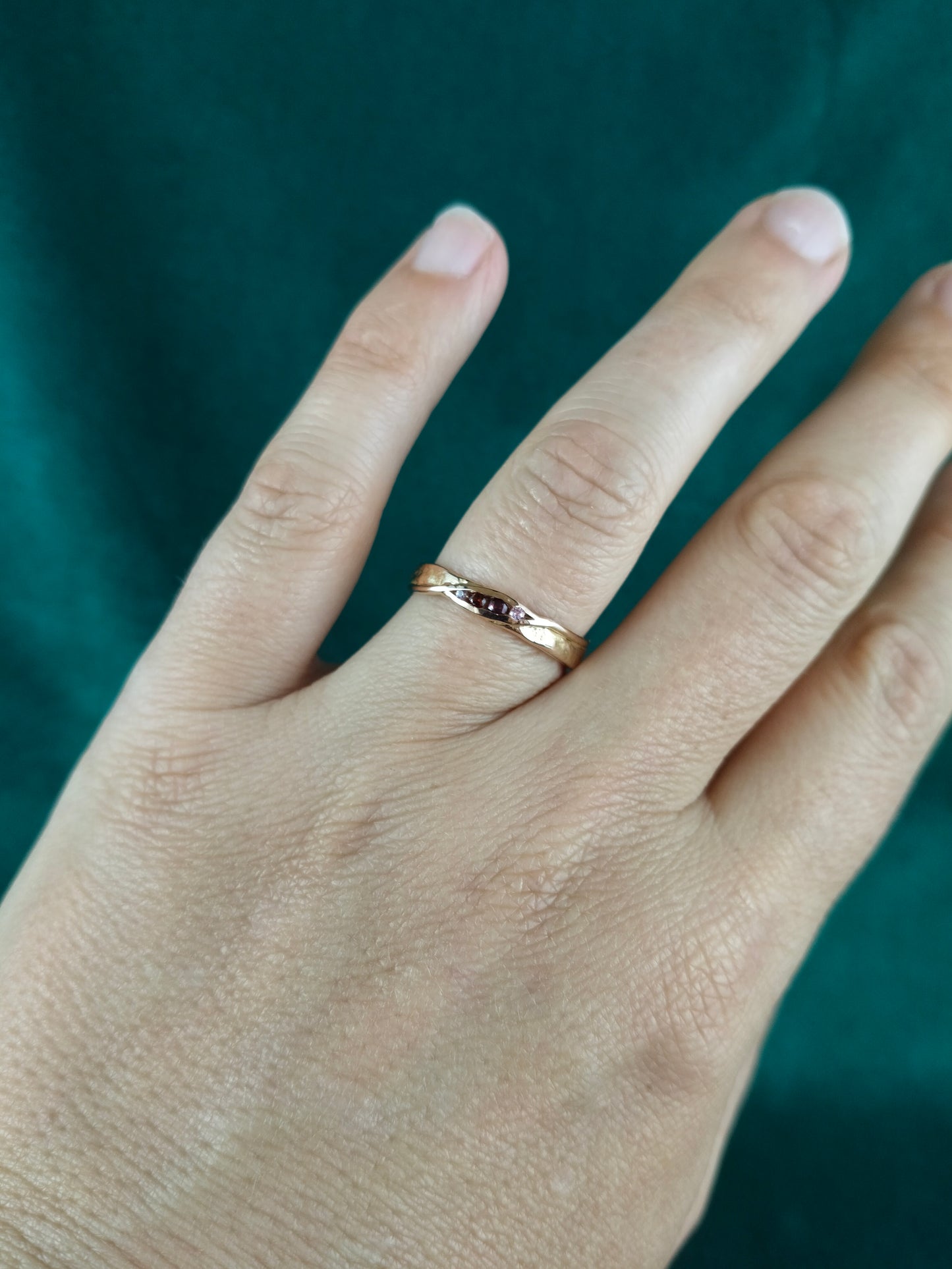 Ring in 18K rosé goud met robijn, granaat, roze saffier en roze toermalijn: Veraline
