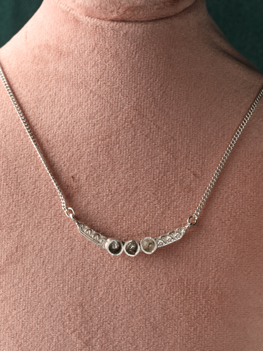 Ketting in zilver met mogelijkheid tot drie stenen: Hera