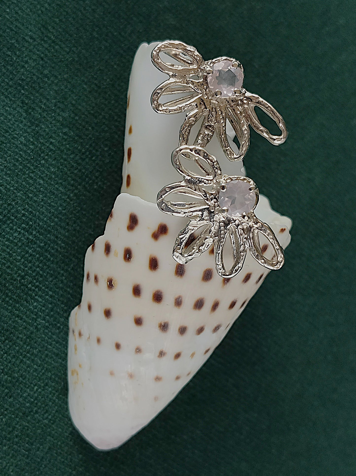 Oorbel in zilver met rozenkwarts: Yara