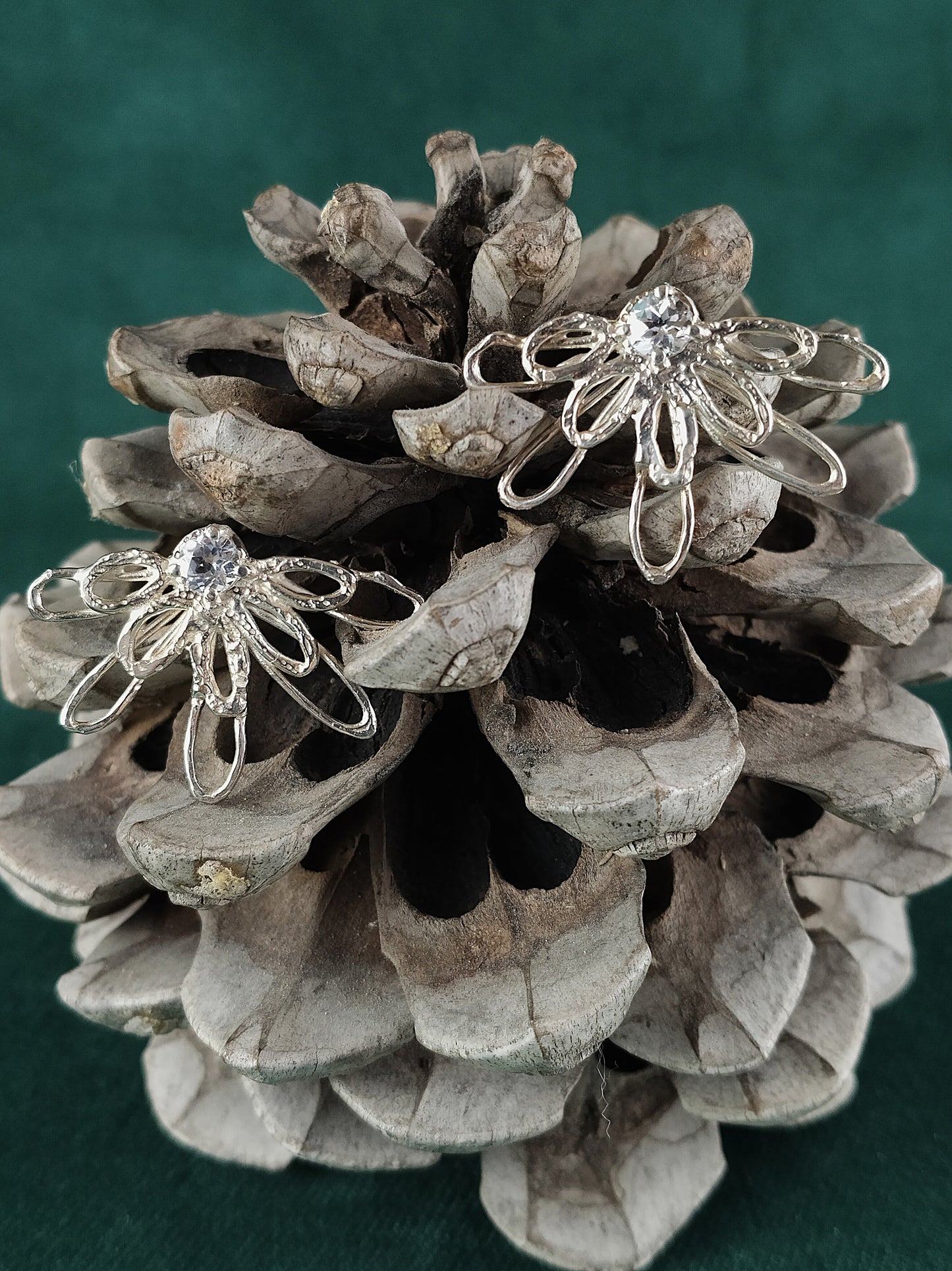 Oorbel in zilver met witte topaas: Tess
