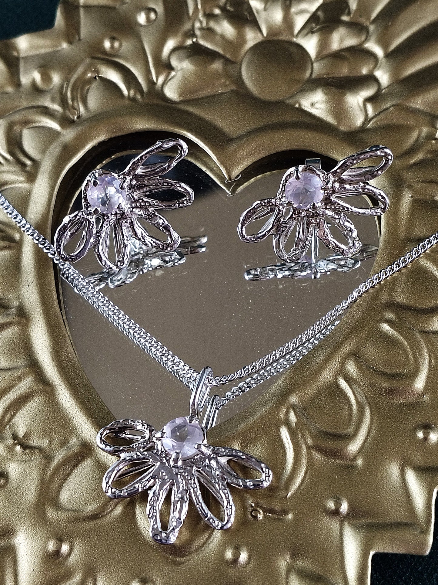 Zilveren ketting en bloem hanger: Lina