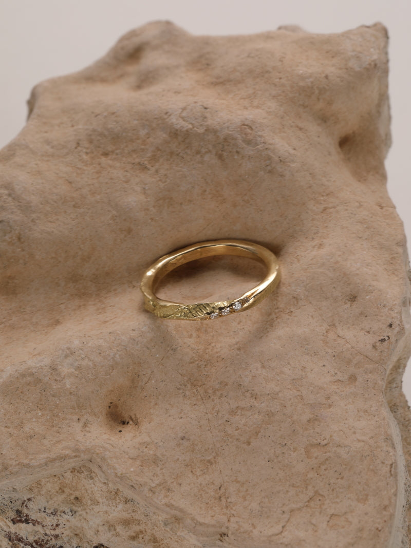 Ring in 18k geel goud met witte diamanten - Clothilde