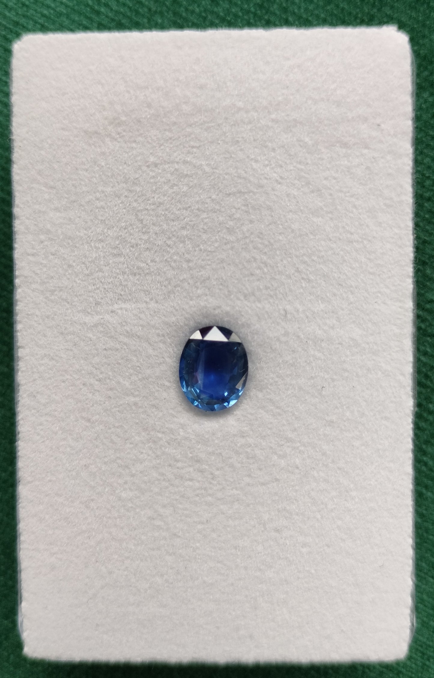 Ovale blauwe Saffier