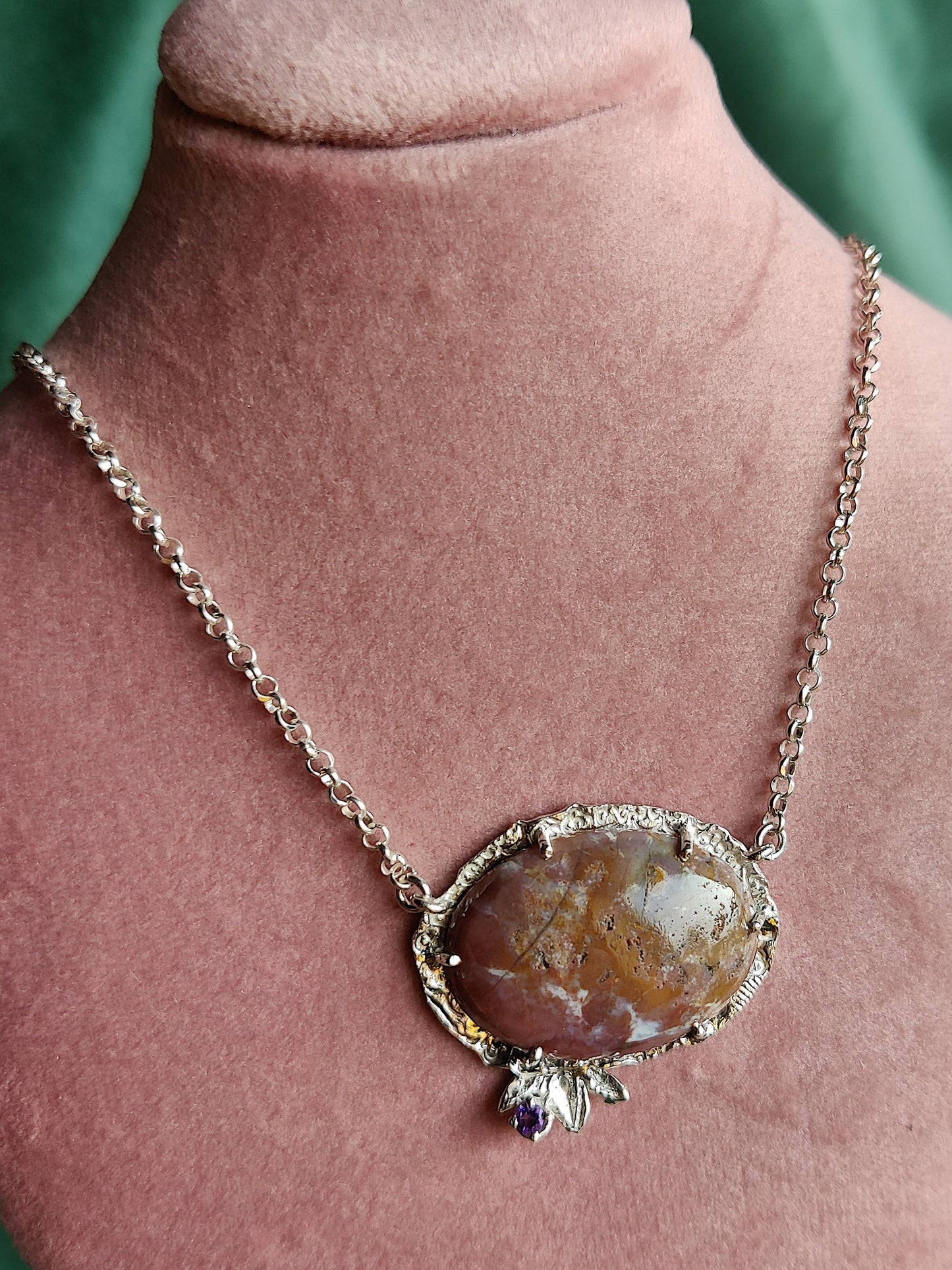 Collier met een Jaspis steen en Amethist ketting met patroon