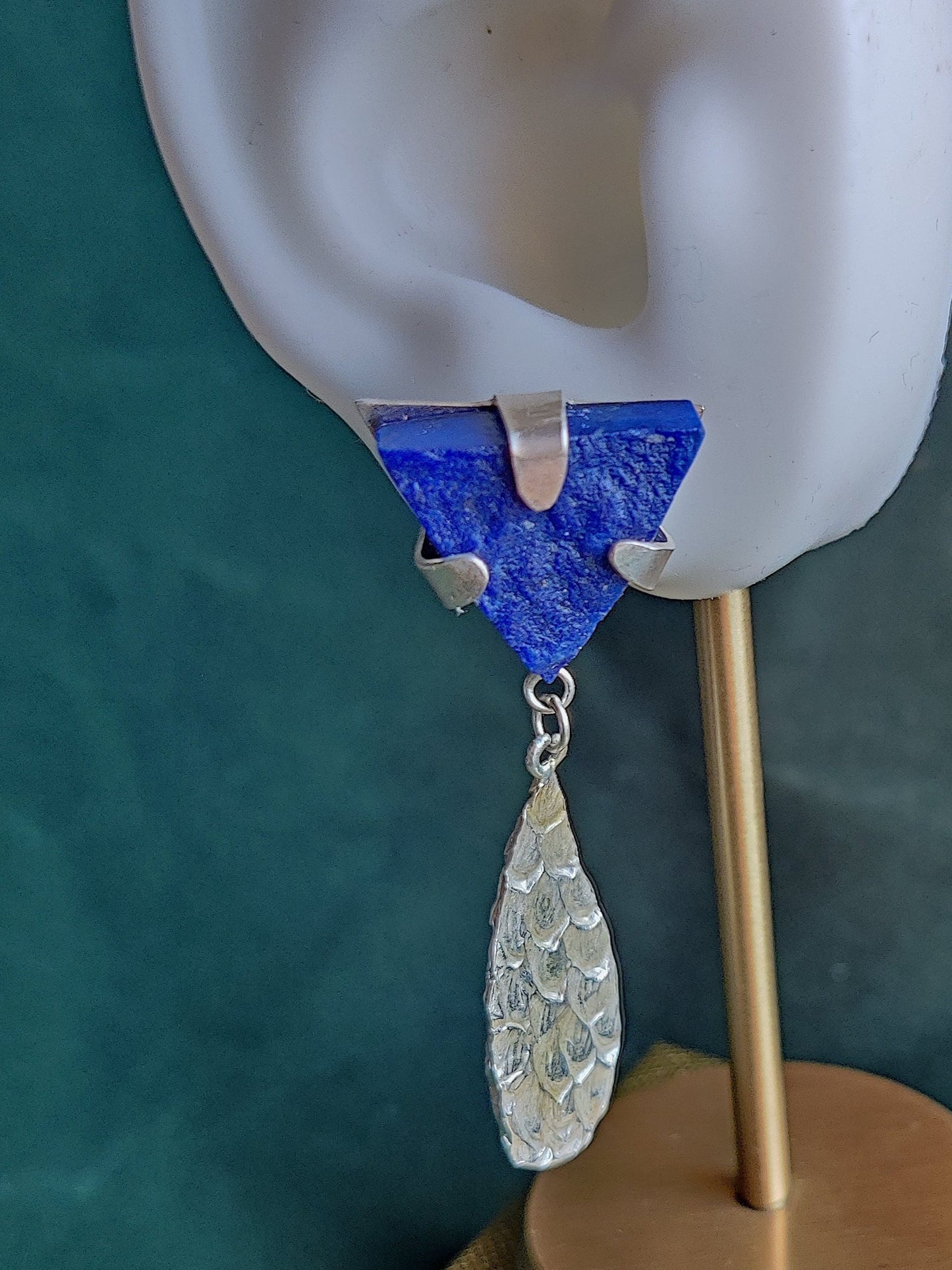 blauwe driehoek oorbellen