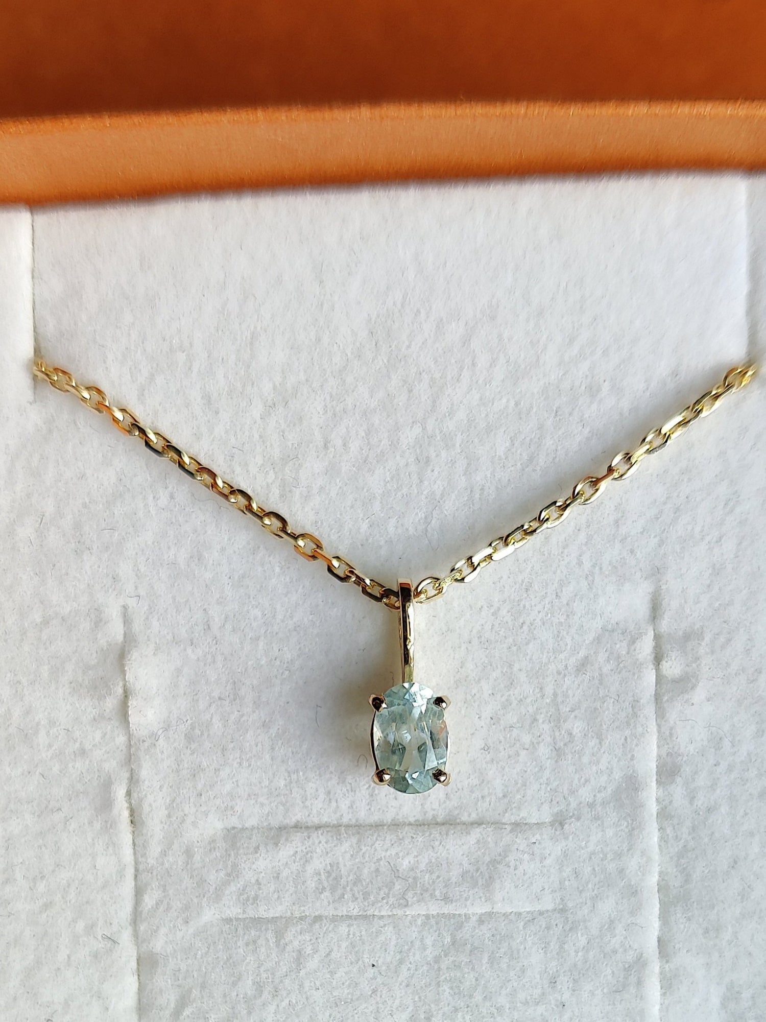 14k gouden hanger met aquamarijn steen