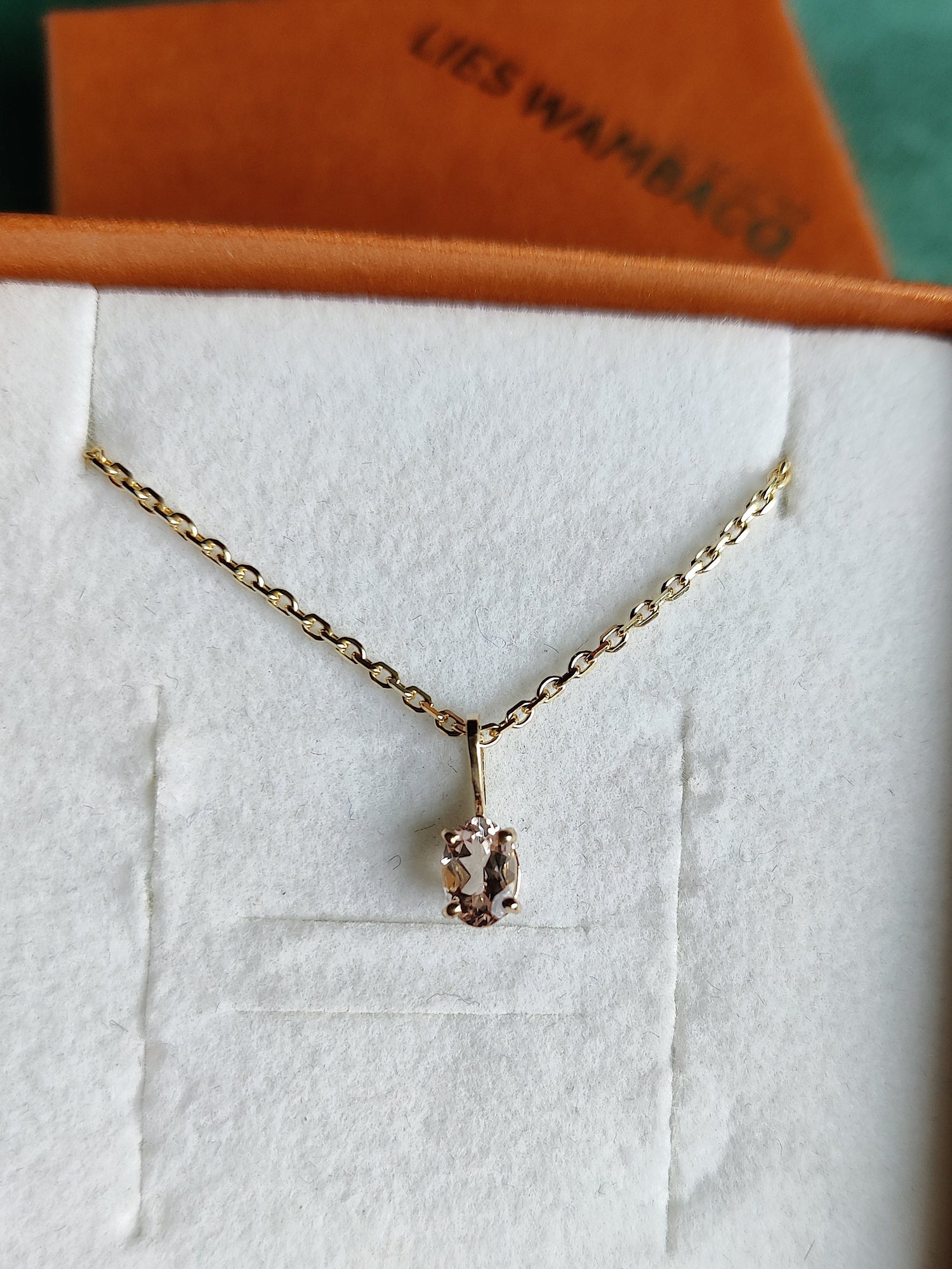 14k gouden hanger met een Morganiet steentje