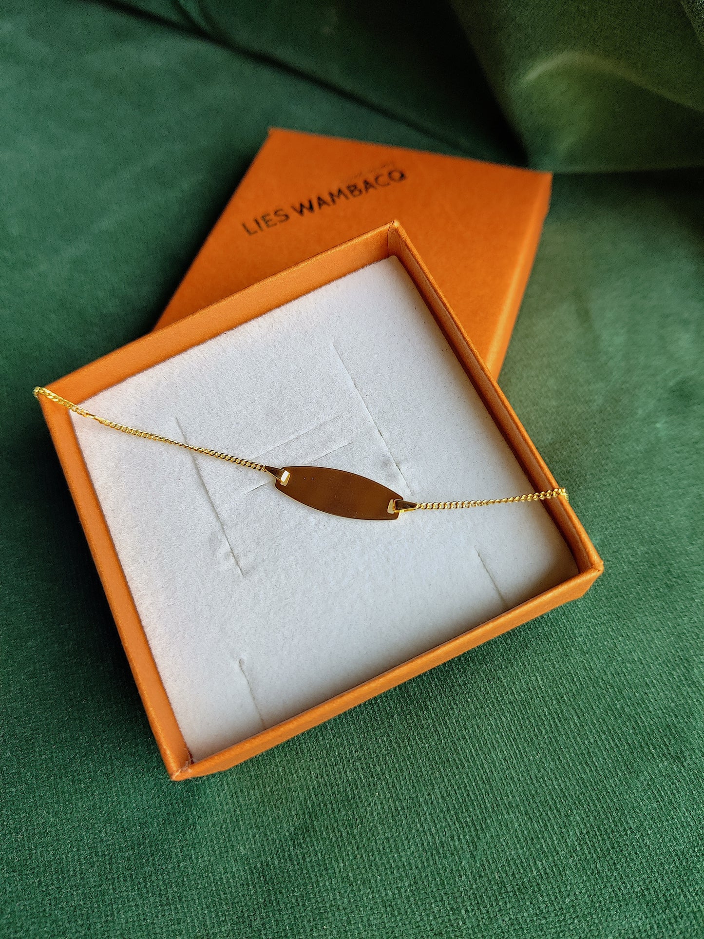 Babyarmbandje in 14k geel goud met naam en datum