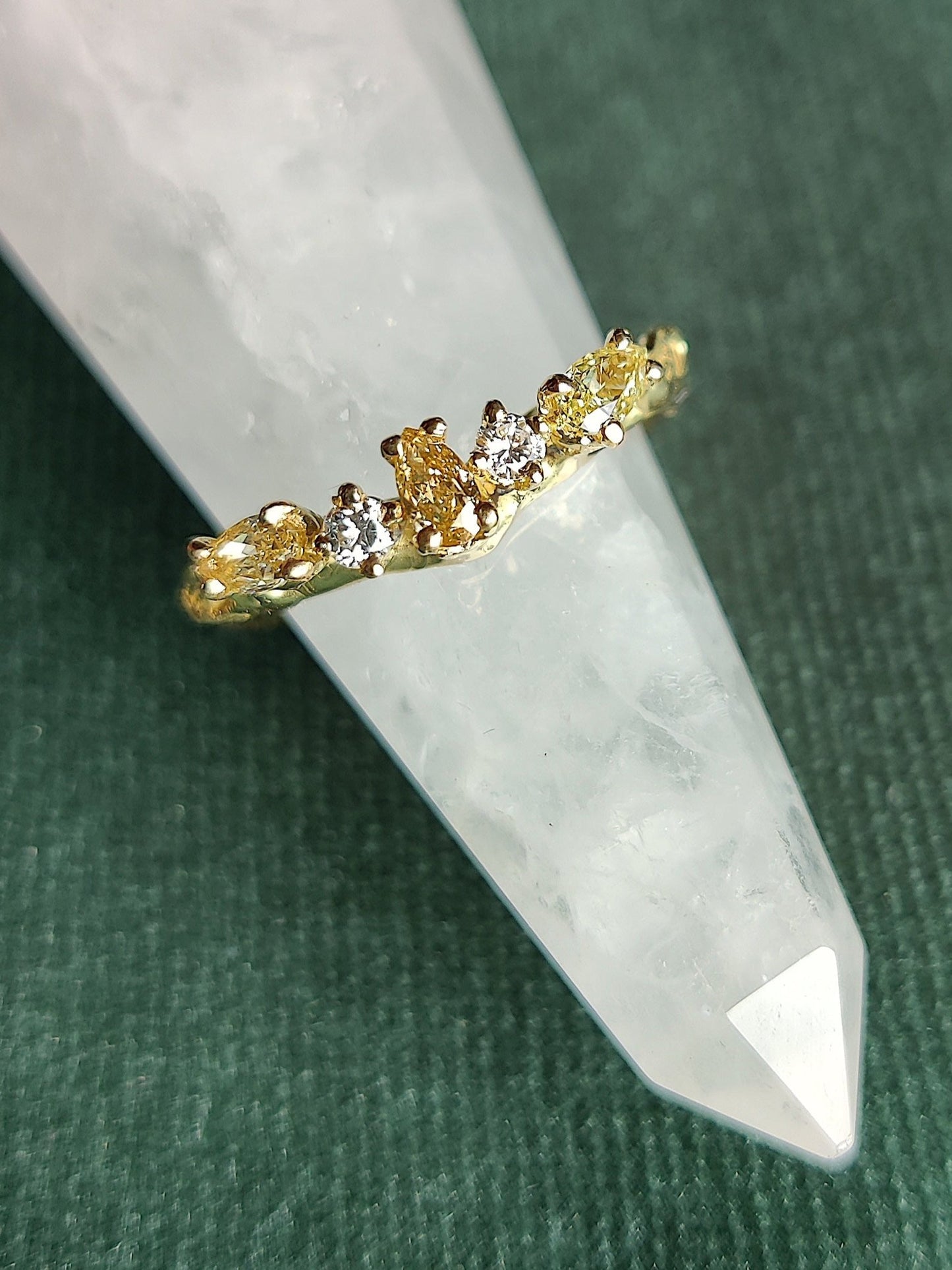 peervormige diamant natuurlijk getinte kleur 18k geelgoud ring