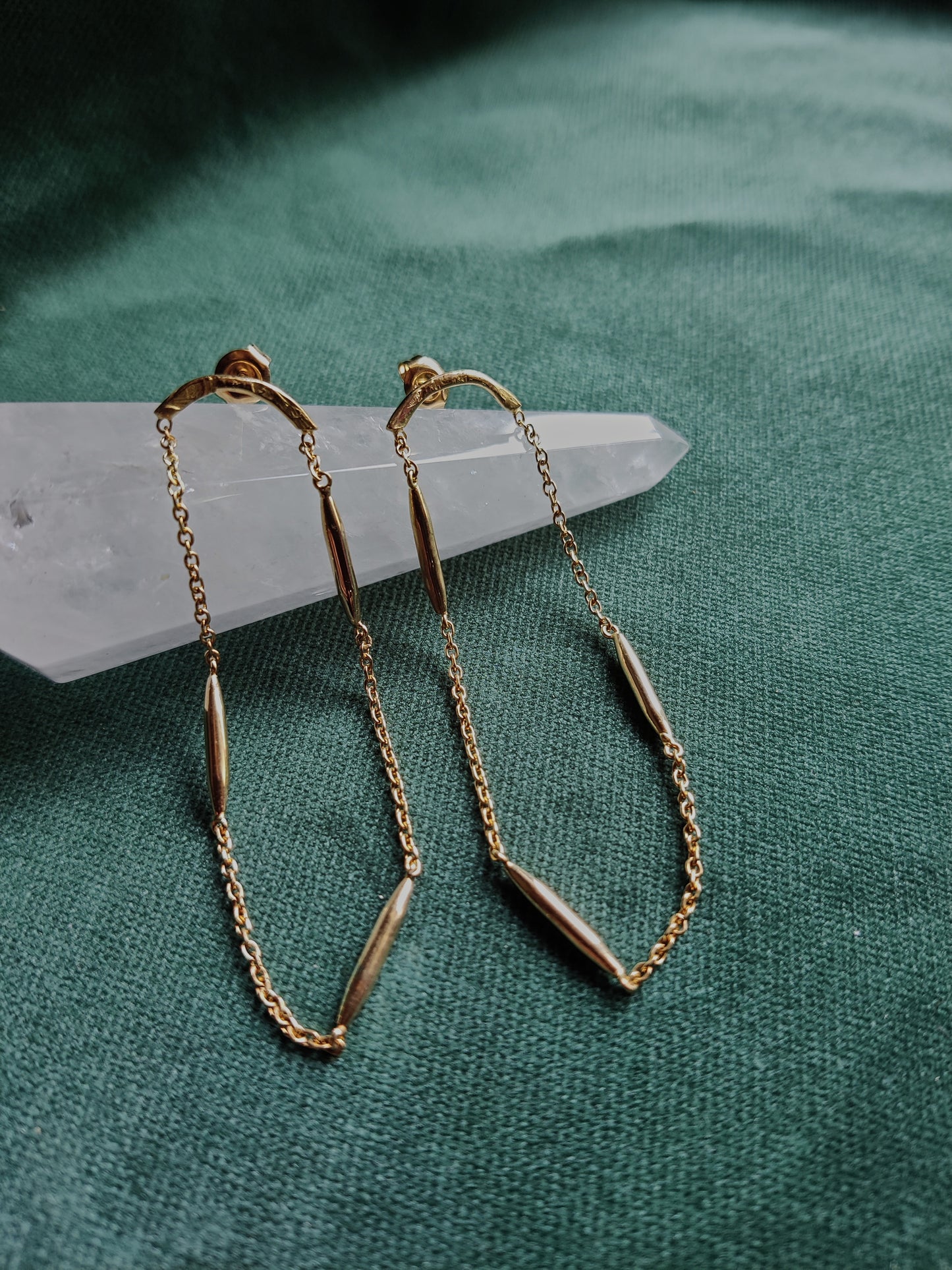 Oorsteker met ketting in 18k geel goud : Noa