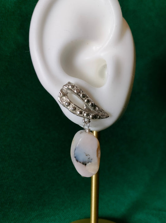 Grote zilveren oorstekers met licht roze opaal