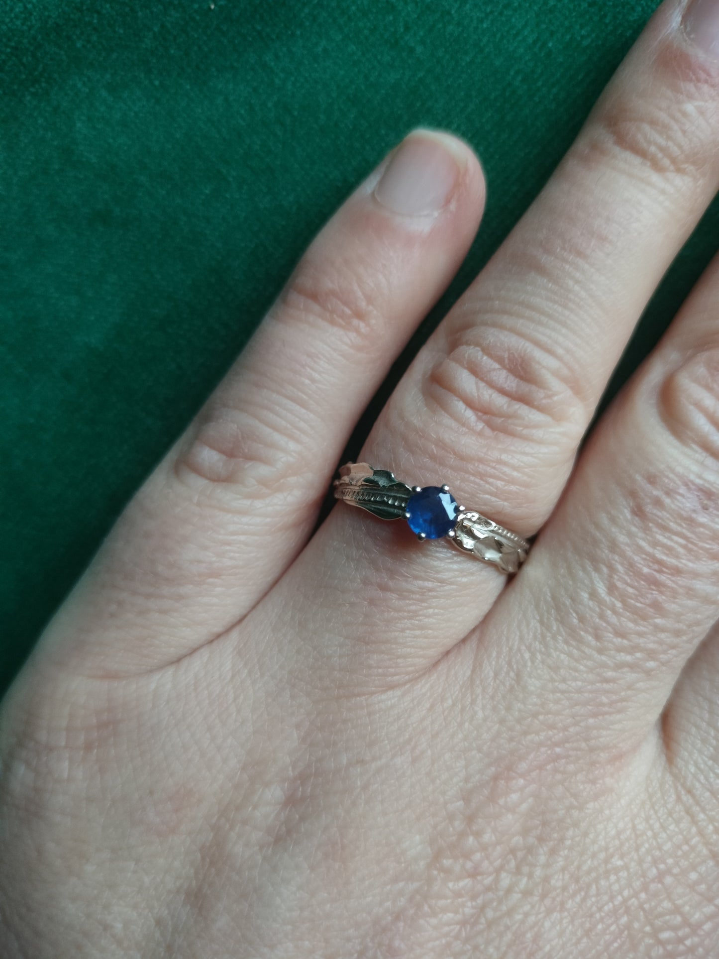 Ring in 18k wit goud met blauwe saffier - Lea