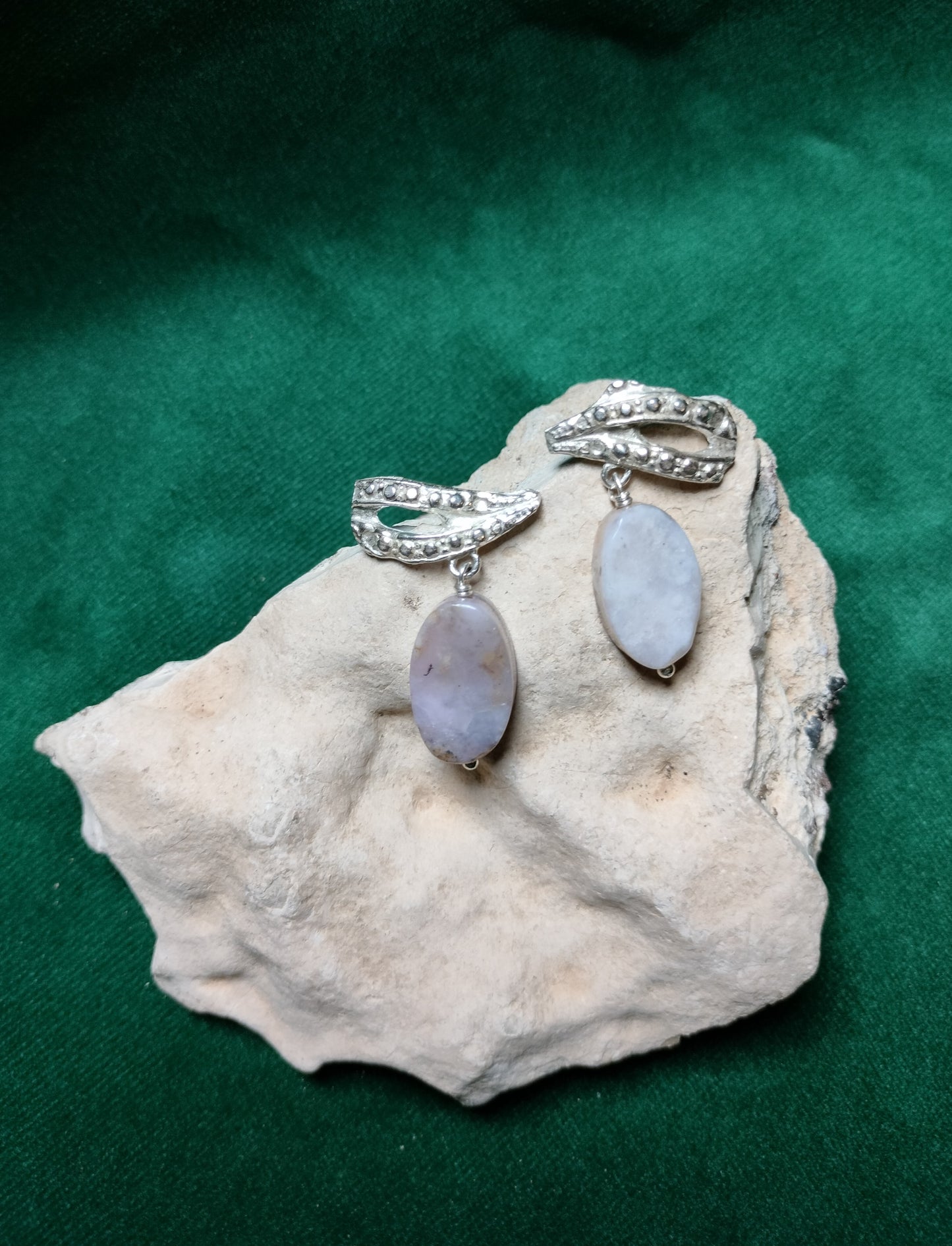 Oorbel in zilver met boulder opaal: Pink