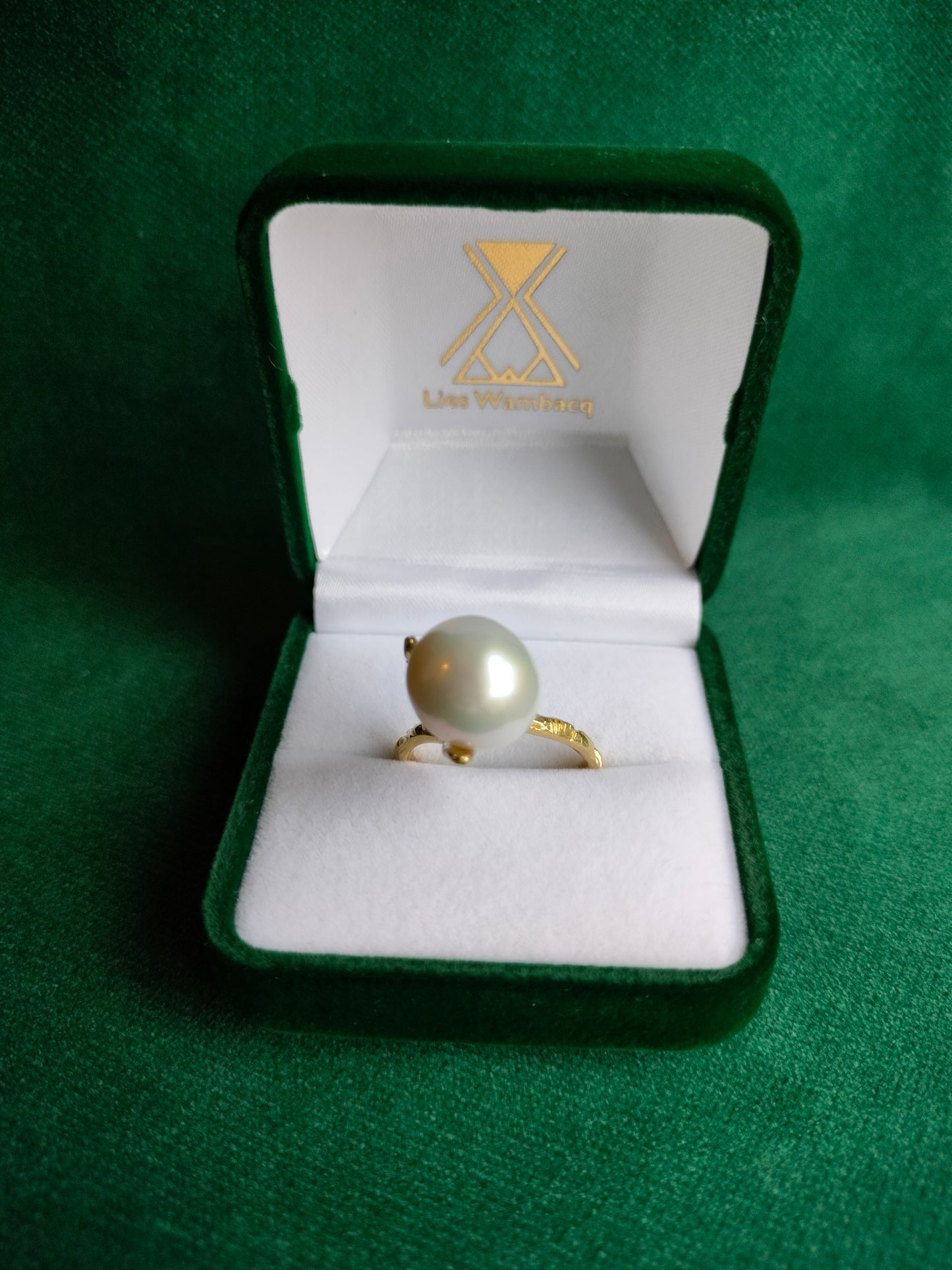Big pearl ring belgium