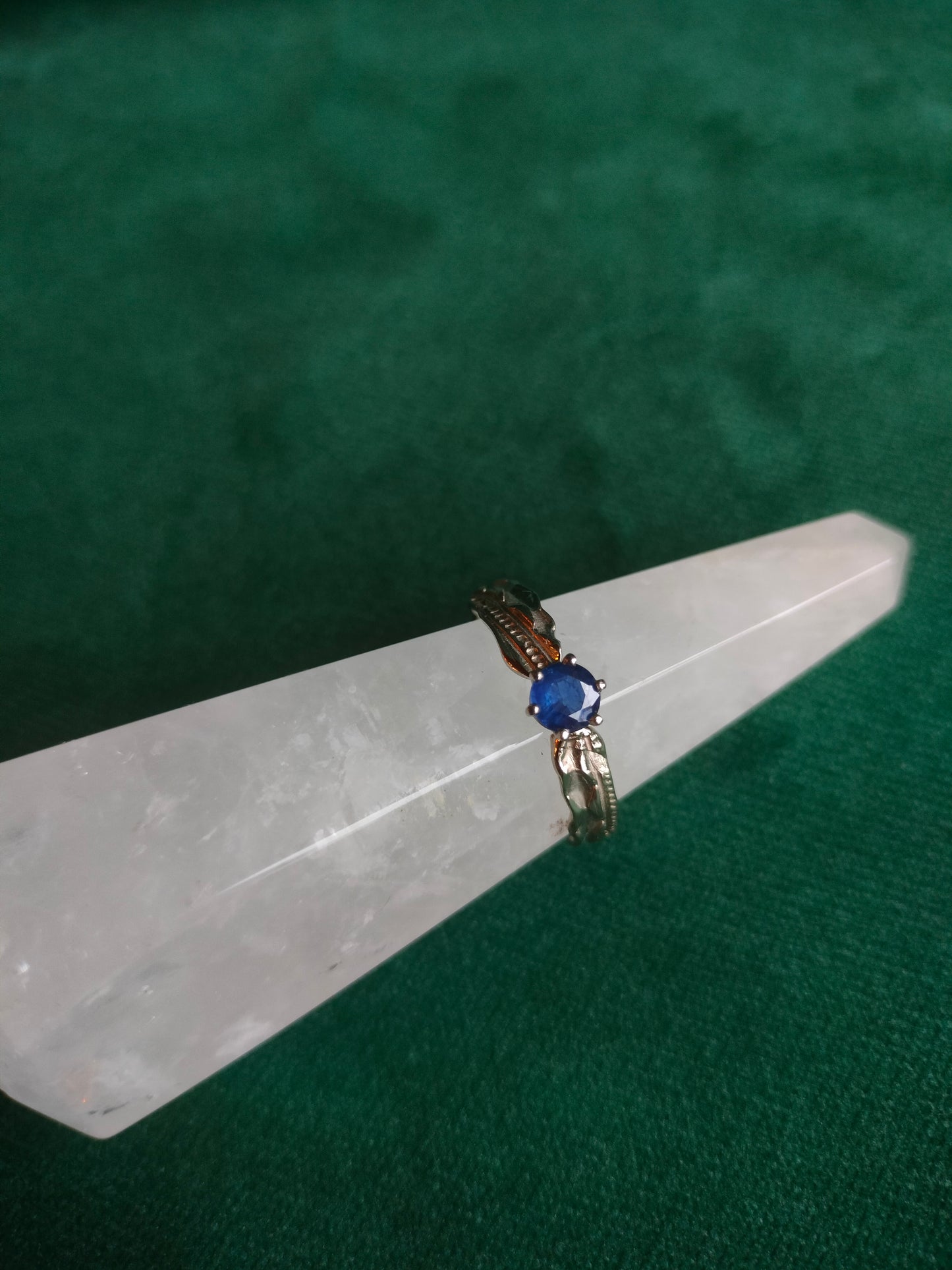 Ring in 18k wit goud met blauwe saffier - Lea