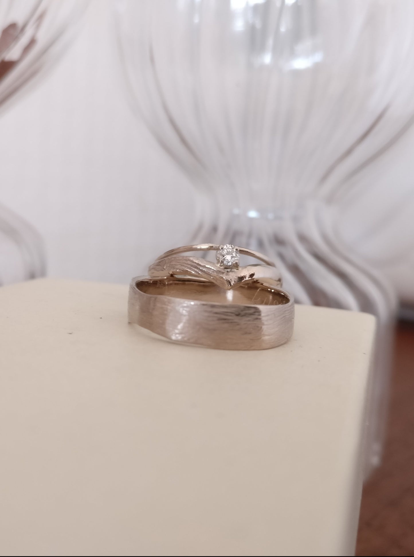 Trouwringen in 18K palladium wit goud met diamant: op maat gemaakt
