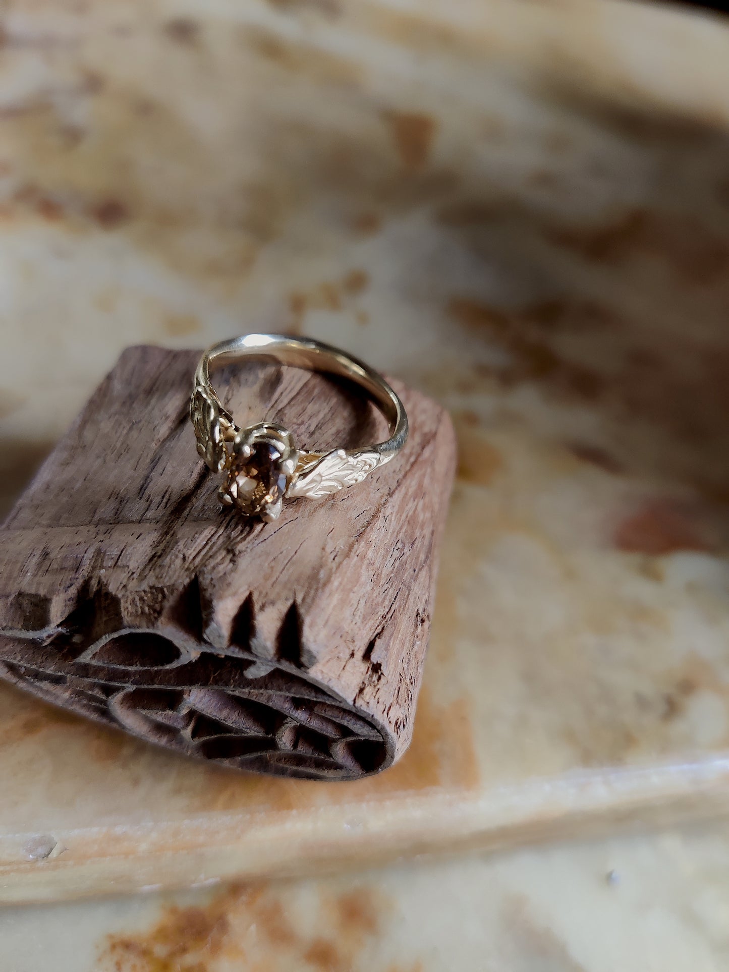 Ring in 18k geel goud met diamant: Op maat gemaakt