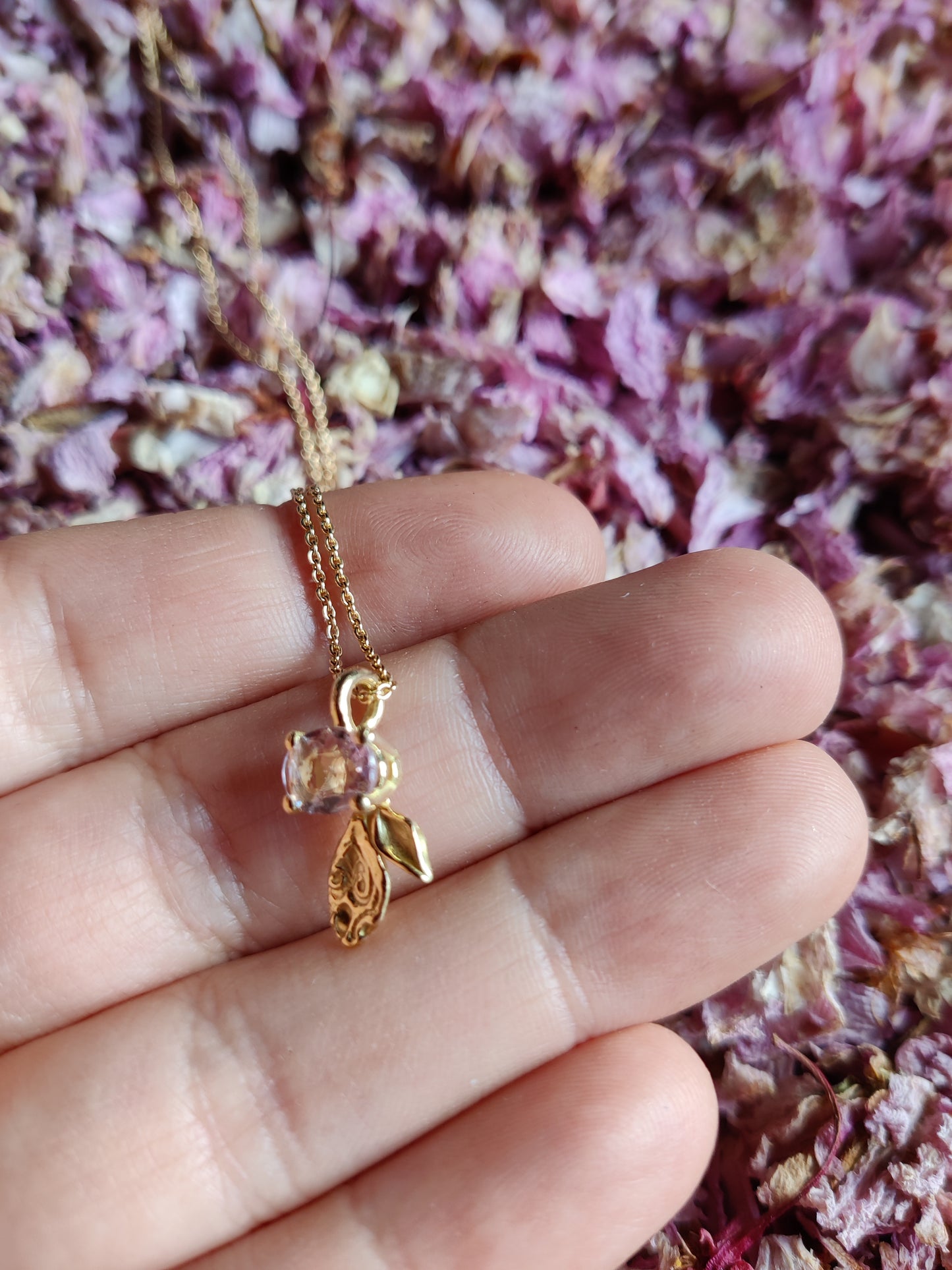 Hanger in 18K geel goud met roze saffier: Blossom