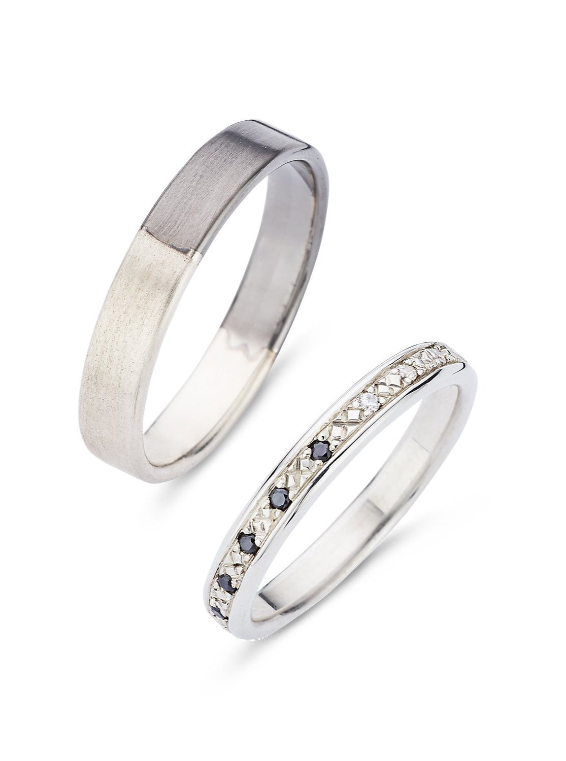 Trouwringen in 18k wit goud met witte en zwarte diamant en zwarte rhodium: David en Iman