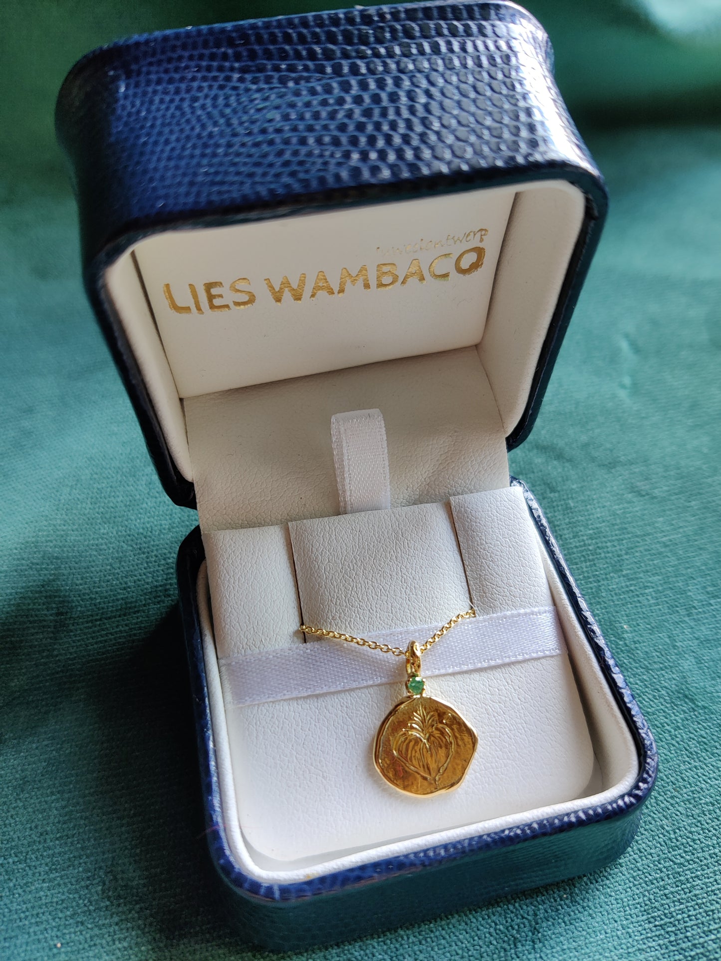 Hanger in 18k geel goud met smaragd - Eline