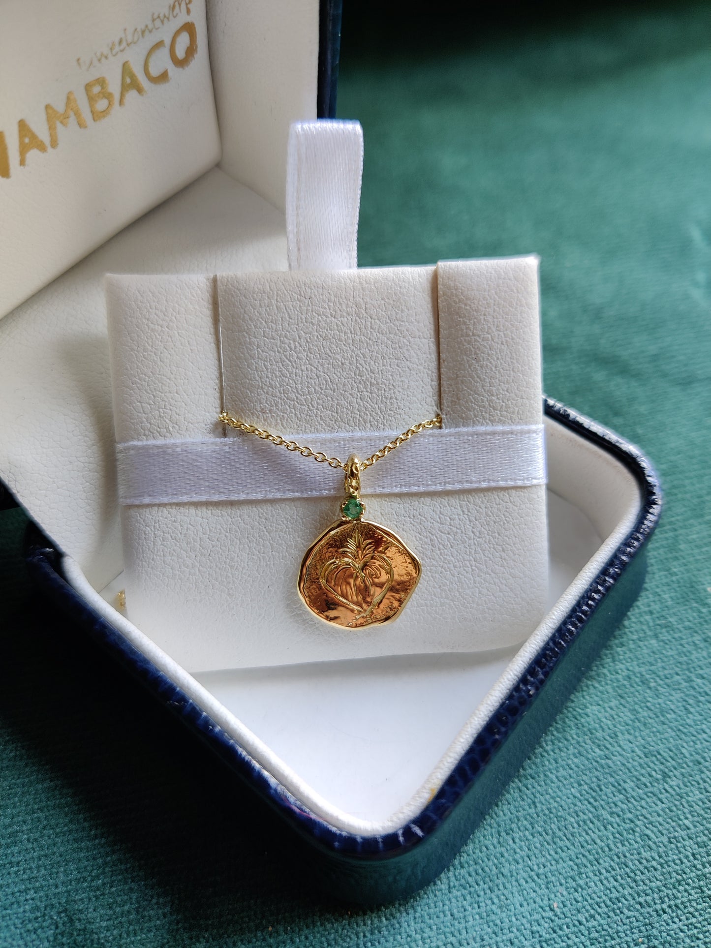 Hanger in 18k geel goud met smaragd - Eline