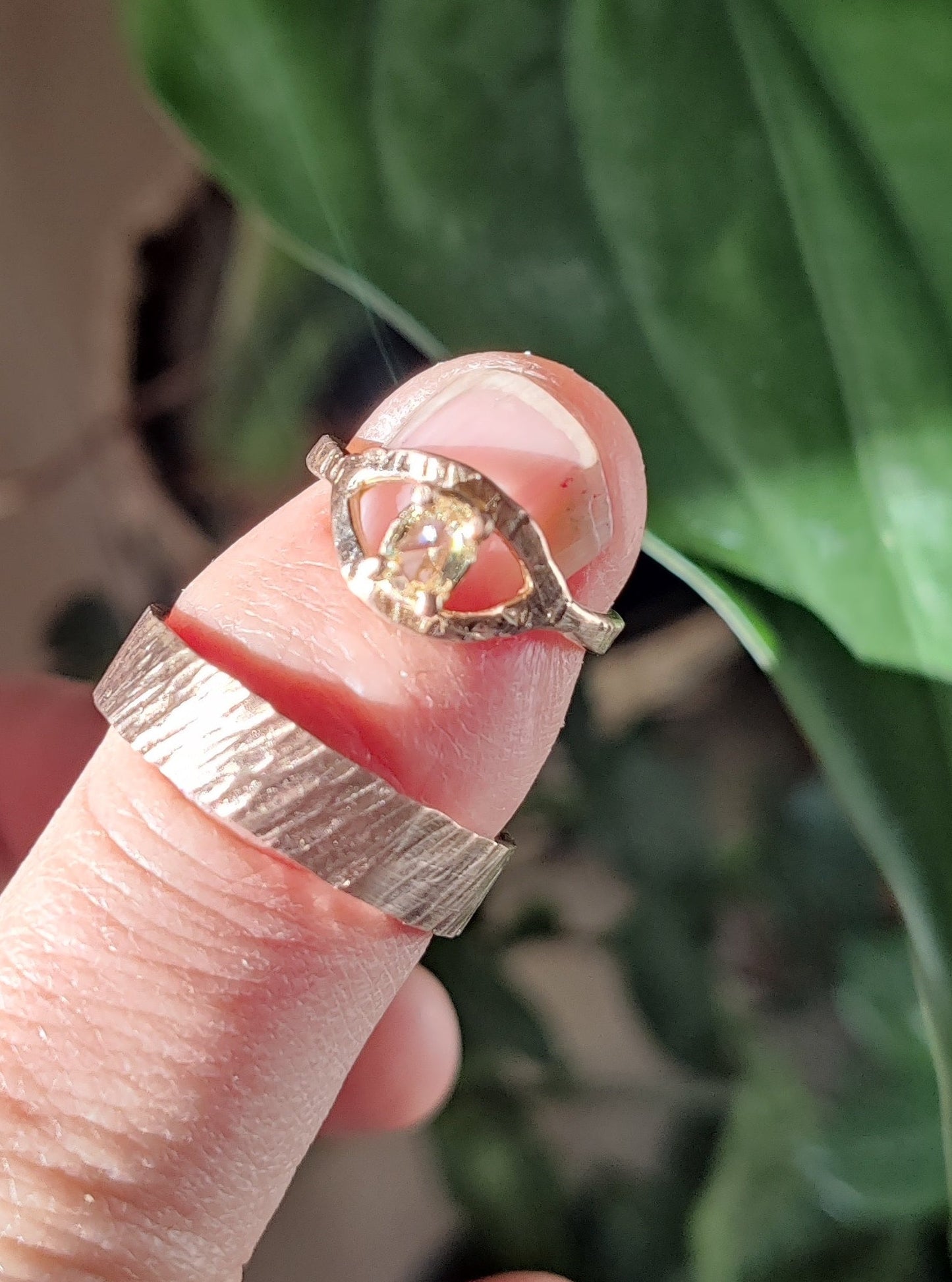 Trouwringen in 18K rood goud met antiek slijpsel diamant: op maat gemaakt
