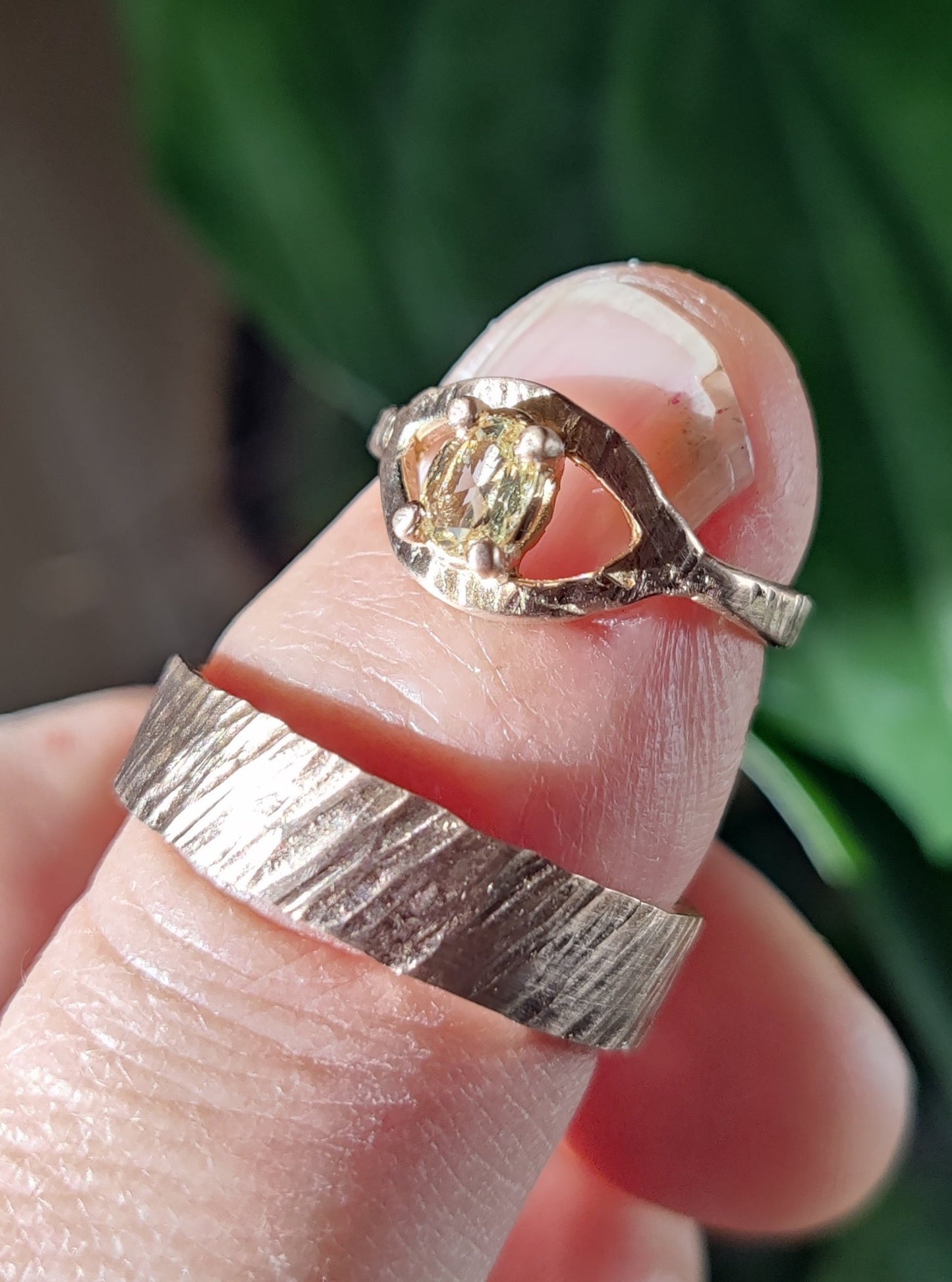 Trouwringen in 18K rood goud met antiek slijpsel diamant: op maat gemaakt