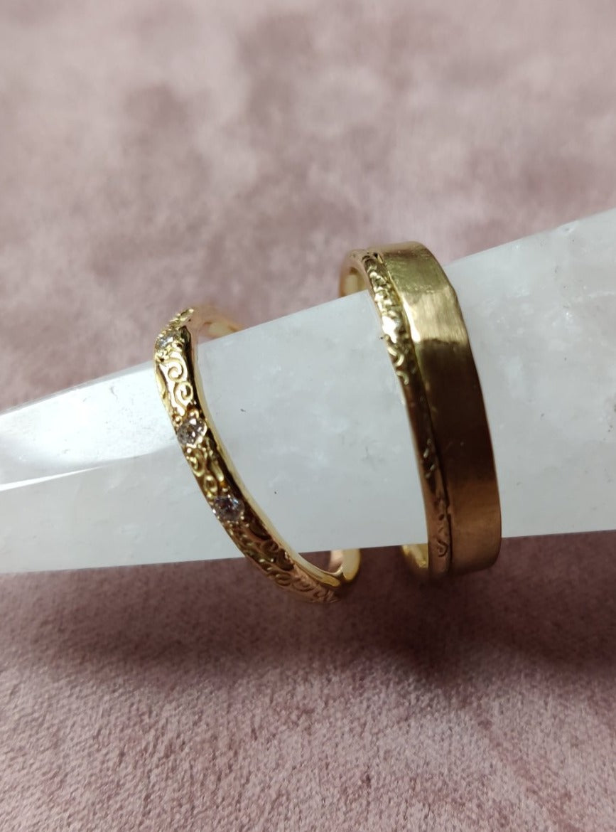 Trouwringen in 18K geel goud met witte diamant: op maat gemaakt