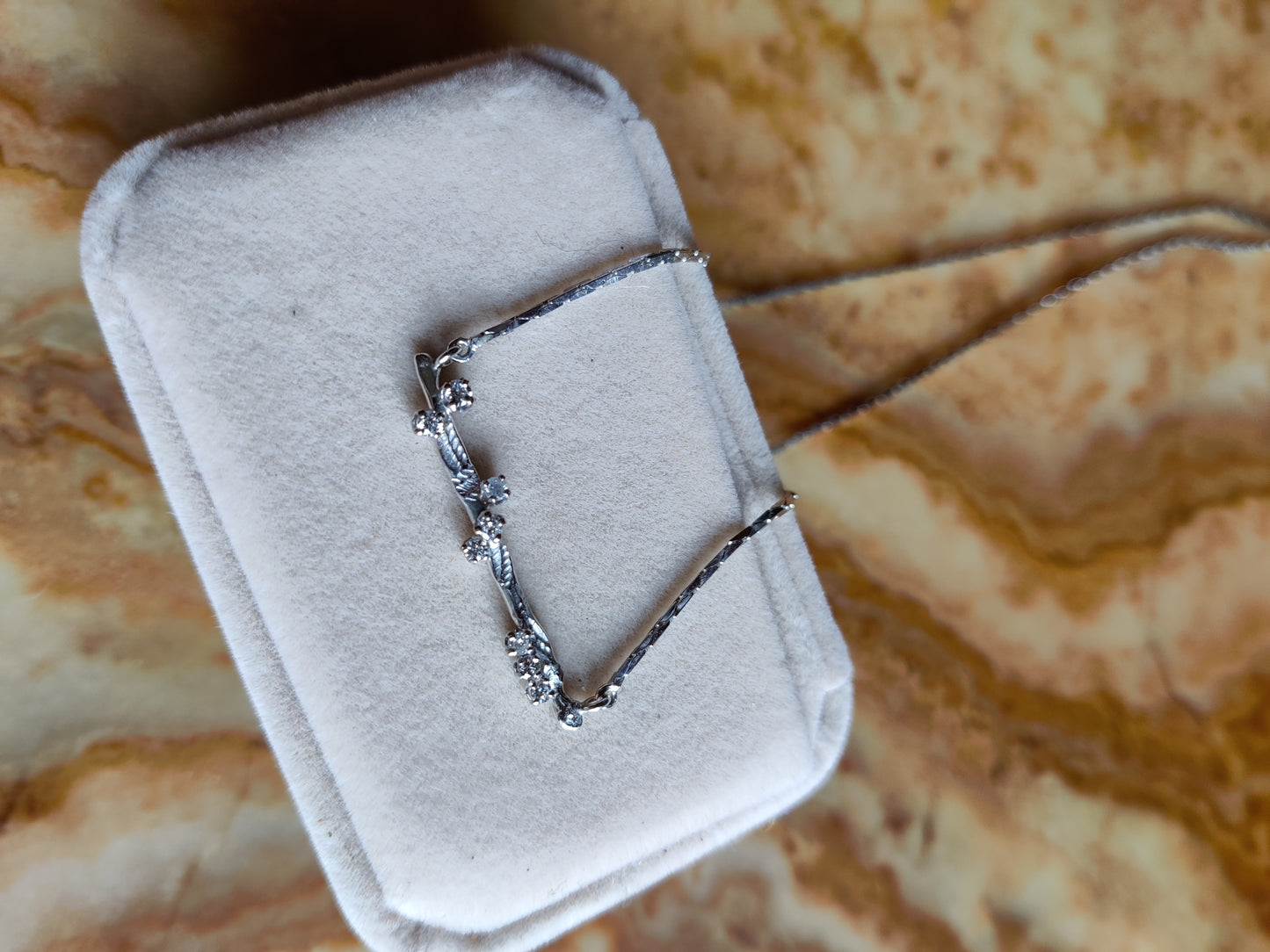Ketting in 18k wit goud met diamant: op maat gemaakt.