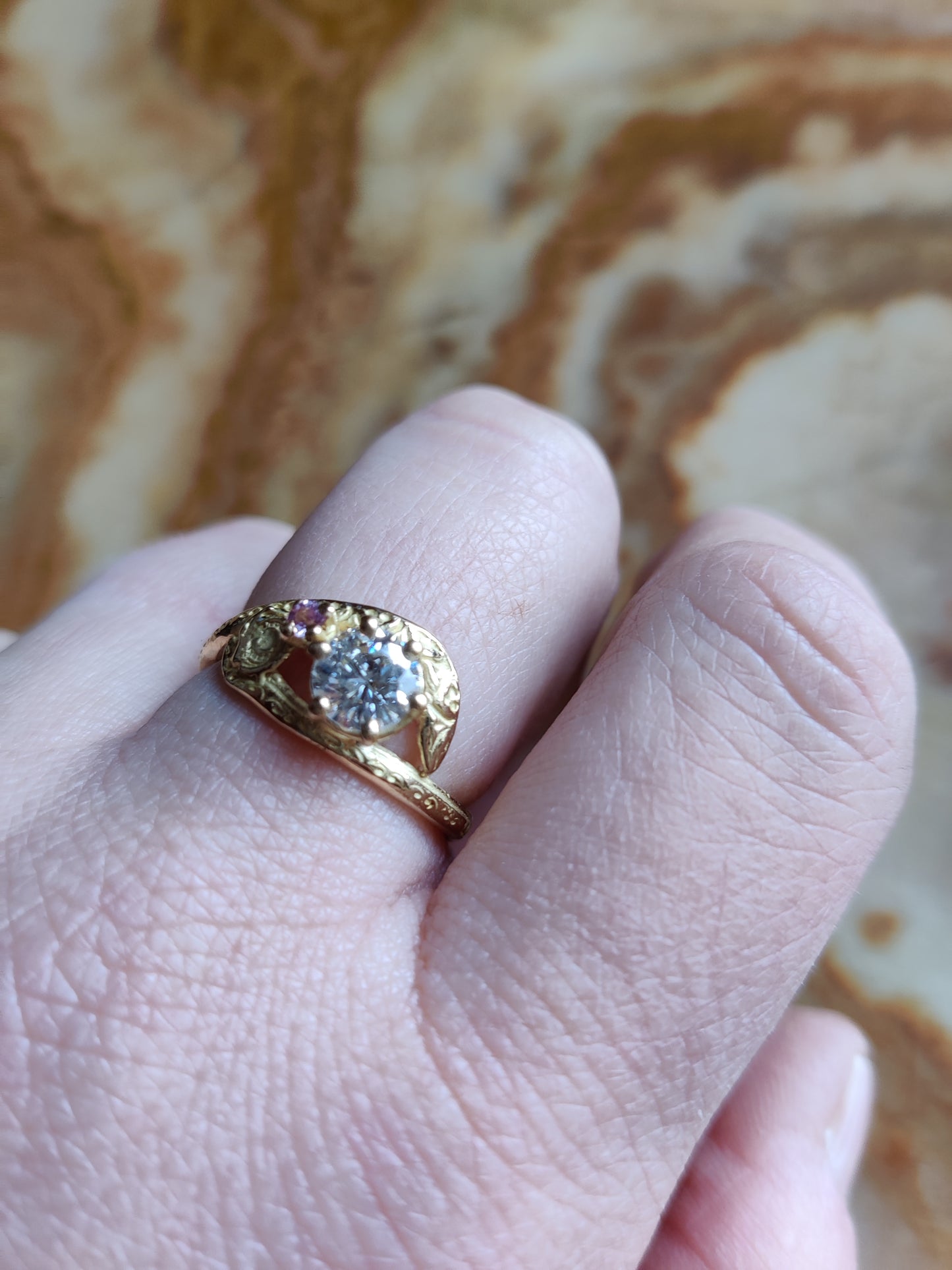 Verlovingsring in 18k geel goud met diamant: op maat gemaakt
