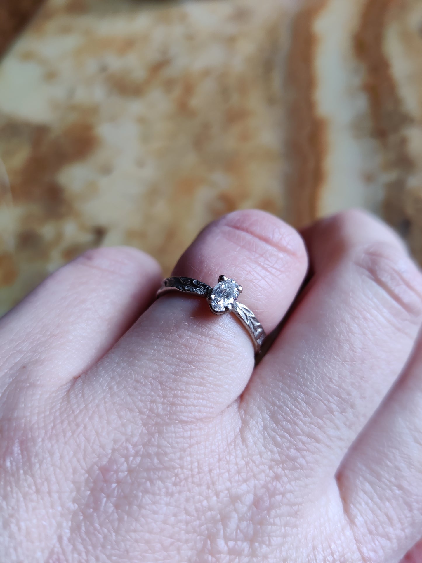 Verlovingsring in 18k wit goud met diamant: op maat gemaakt