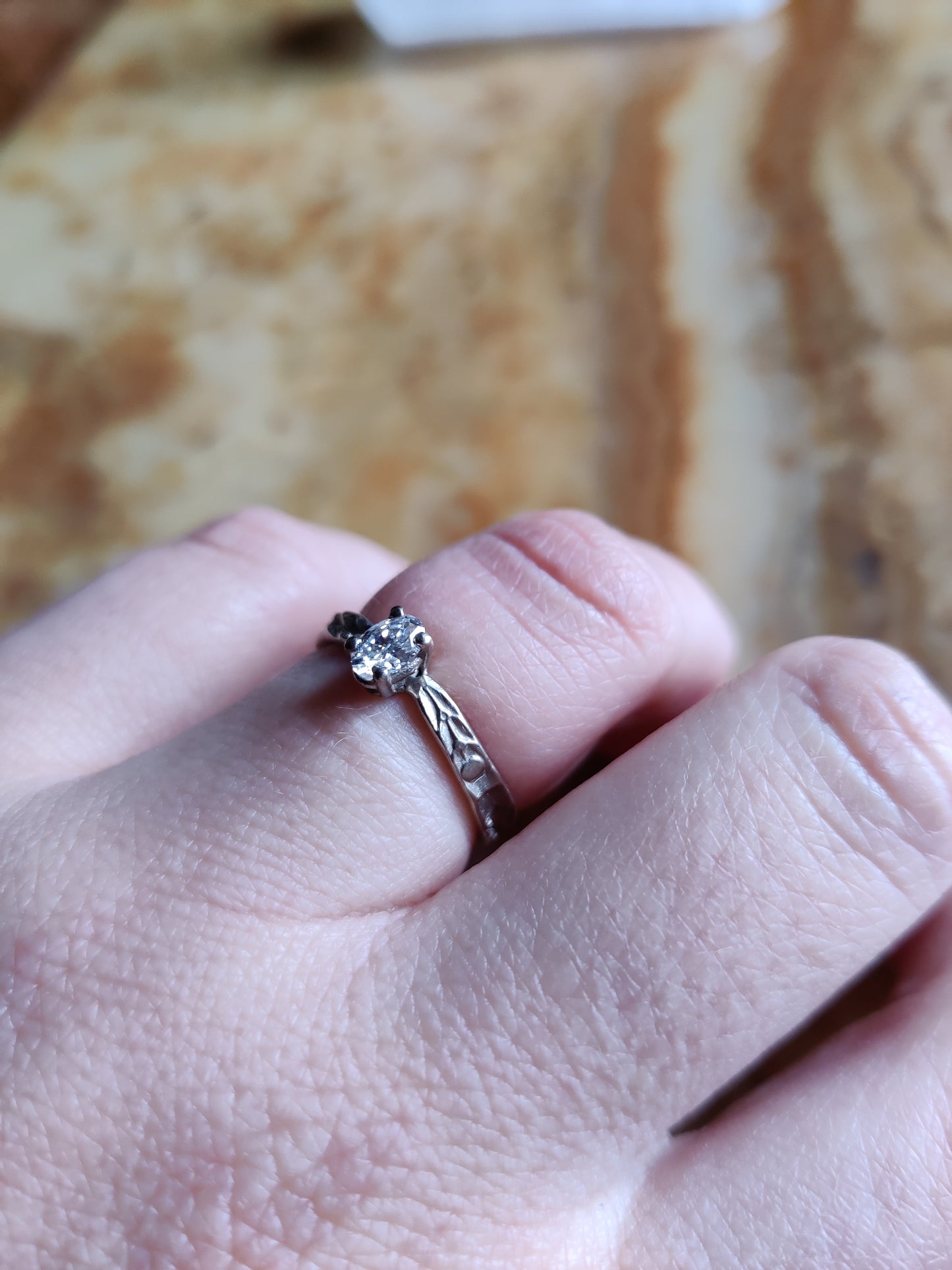 Verlovingsring in 18k wit goud met diamant: op maat gemaakt