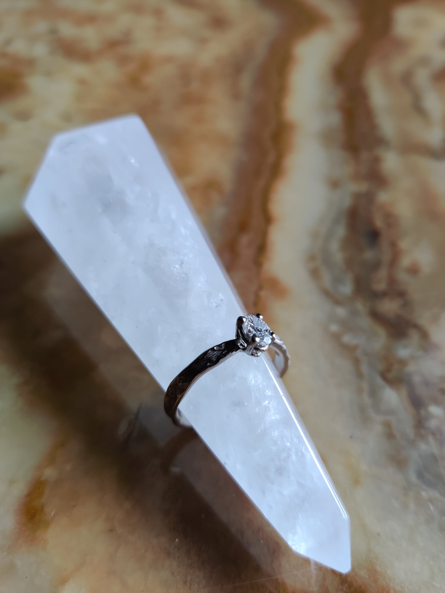 Verlovingsring in 18k wit goud met diamant: op maat gemaakt