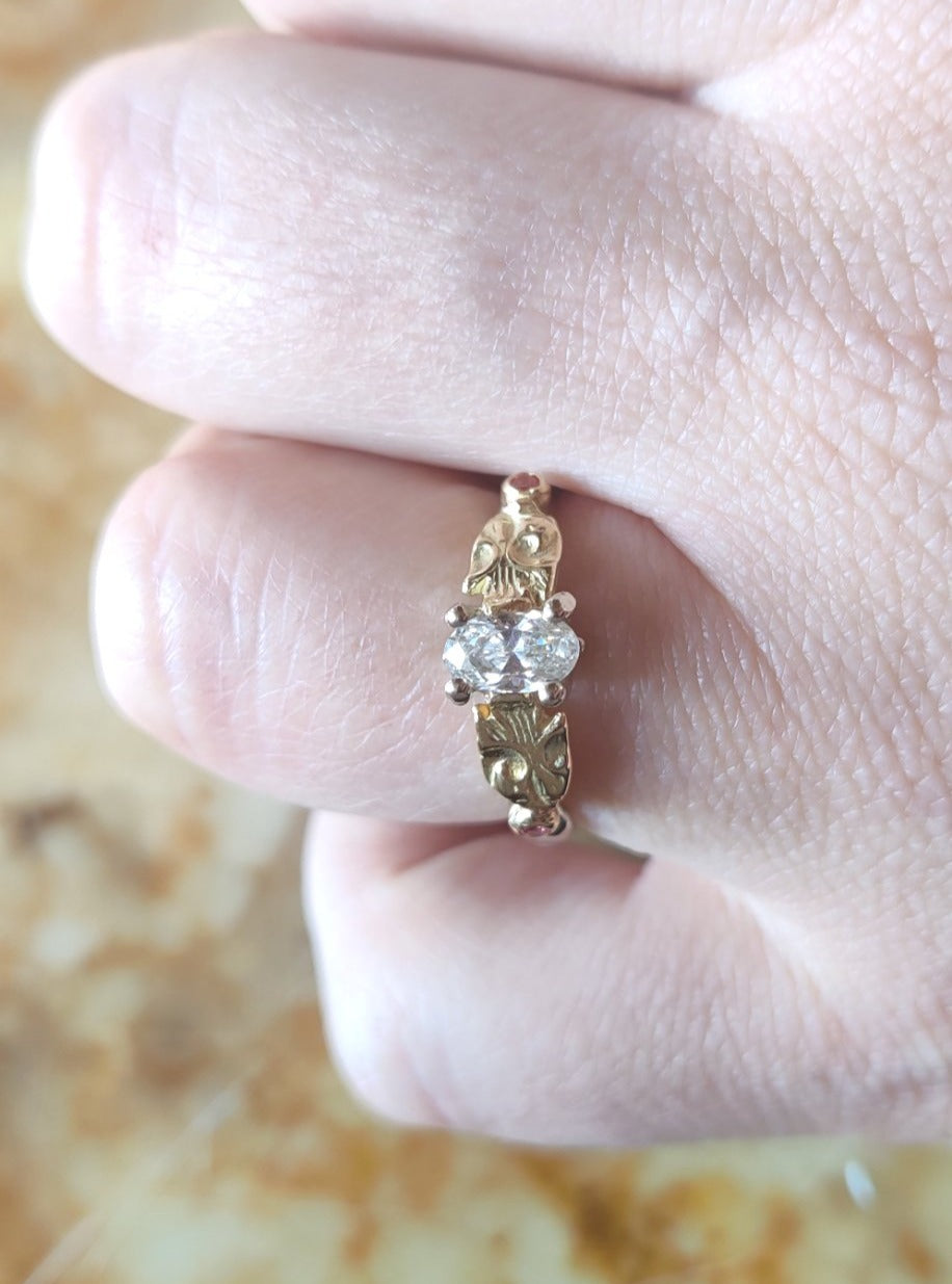 Verlovingsring in 18k wit en geel goud met diamant: op maat gemaakt