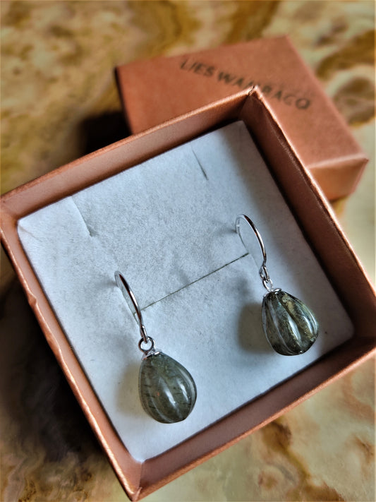 Oorbellen in 14K witgoud met labradoriet - Greta