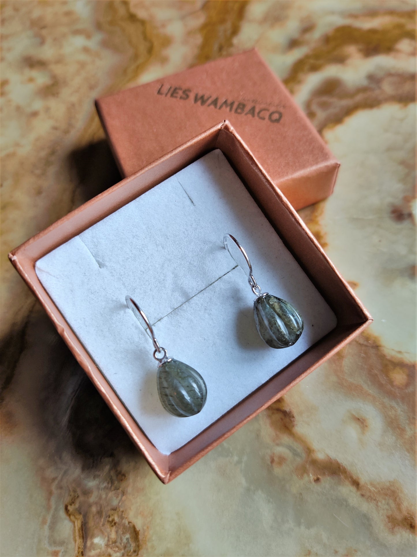 Oorbellen in 14K witgoud met labradoriet - Greta