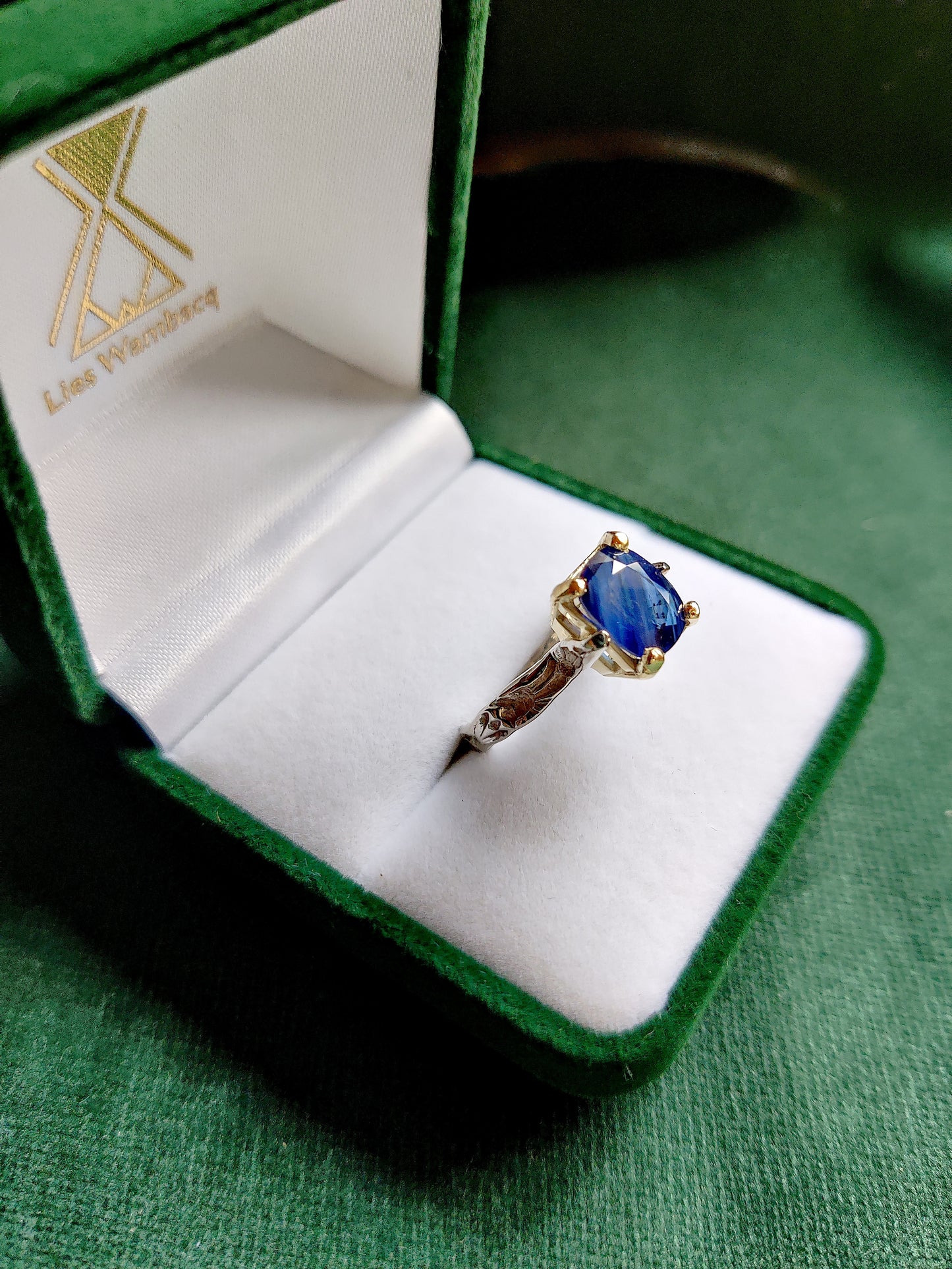 Ring in 14k wit en geel goud saffier: op maat gemaakt