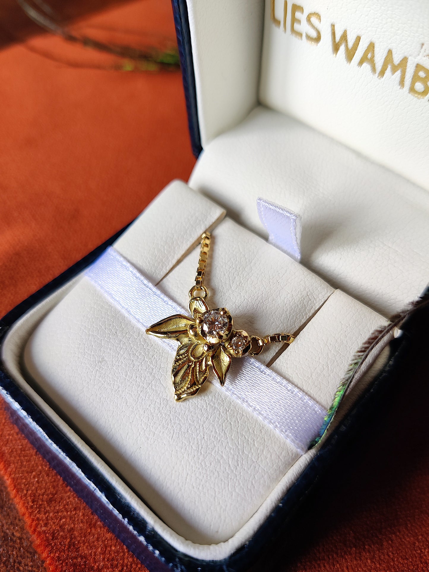 Set in 18k geel goud met diamant van klant: op maat gemaakt.