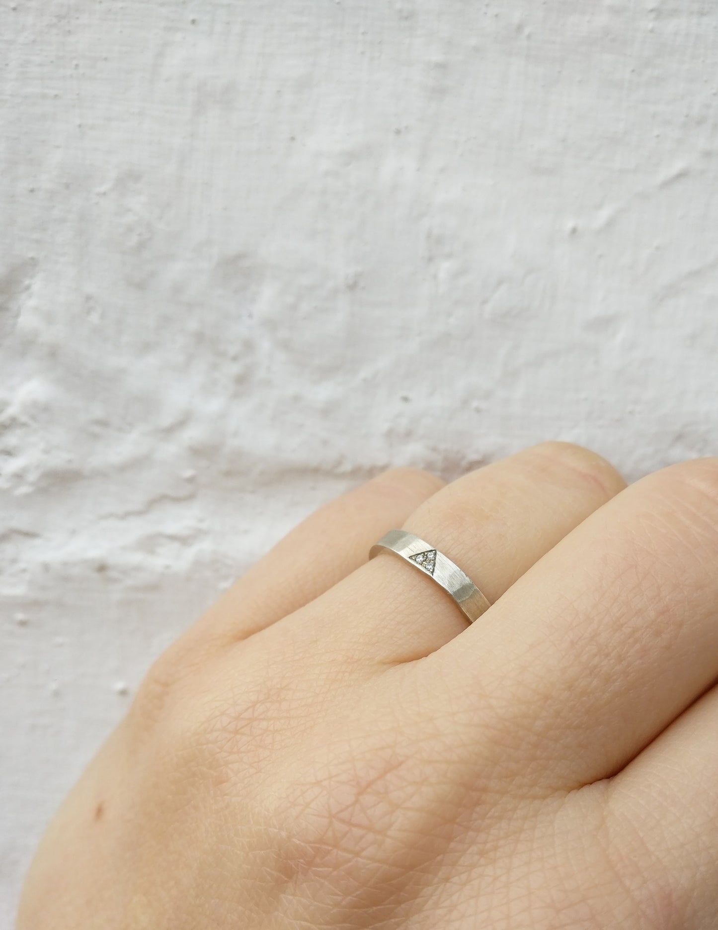 Trouwringen in 18k wit goud met diamant: Yoko en John