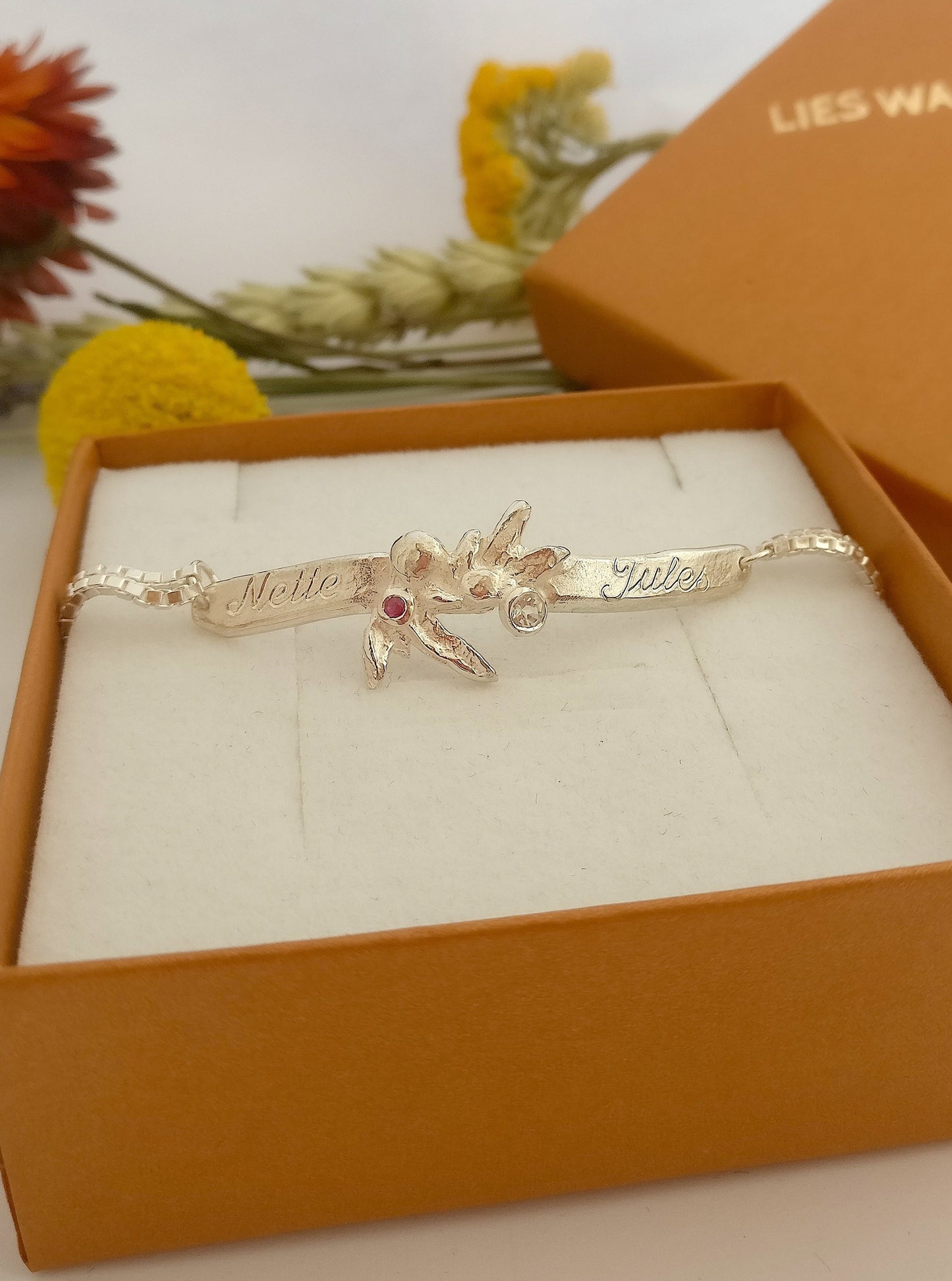 Armband in zilver met topaas en robijn: op maat gemaakt.