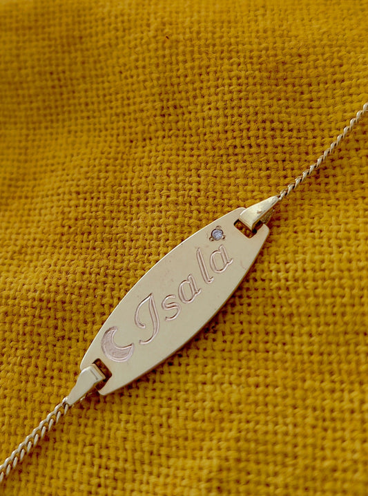 Babyarmbandje in 14k geel goud met de naam: Isala