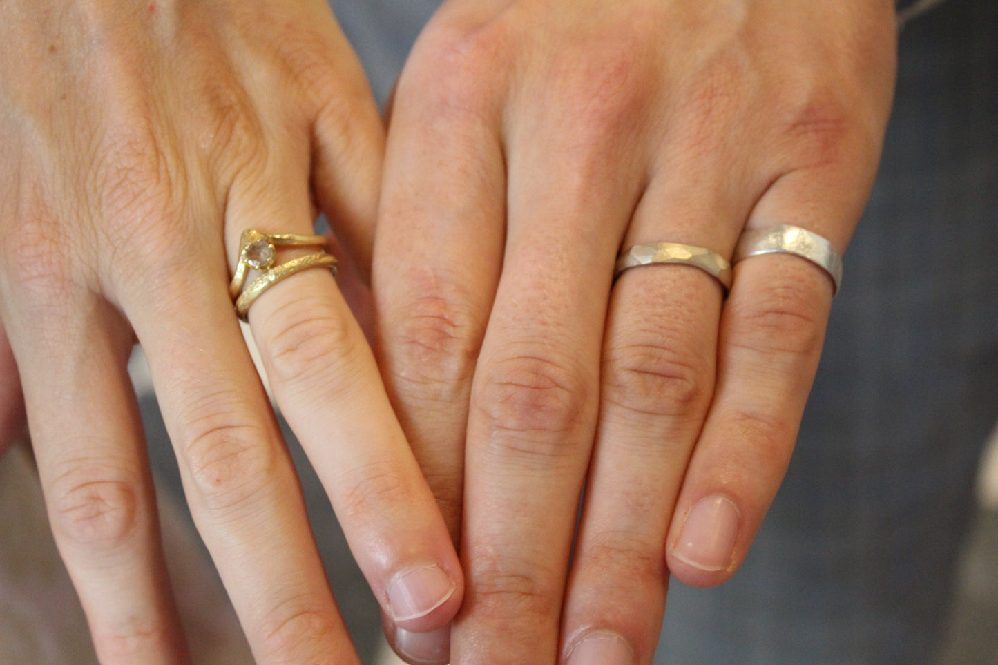 Trouwringen in 18k geel en wit goud met diamant: op maat gemaakt