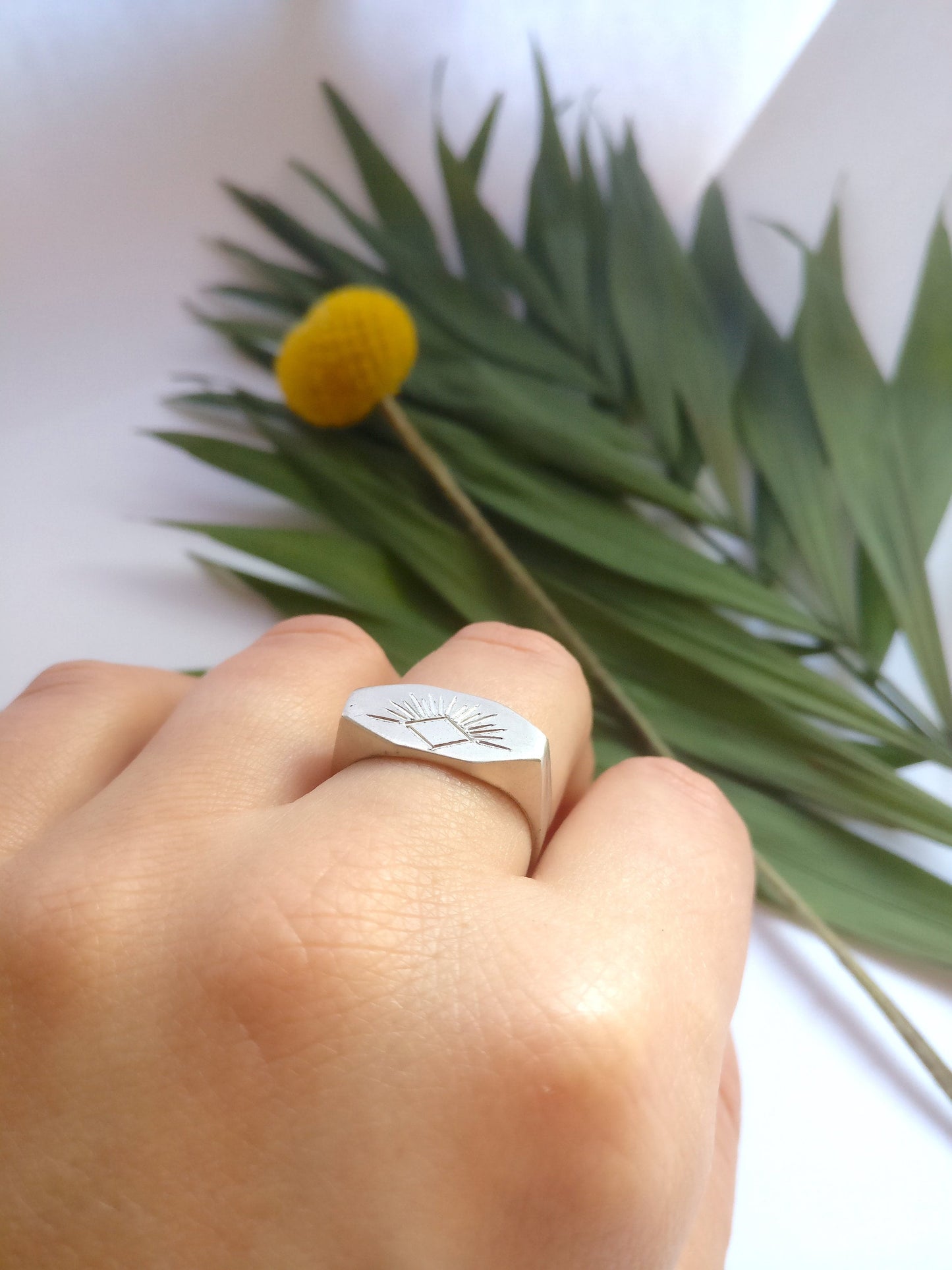 Ring in zilver: Octagoon met zon