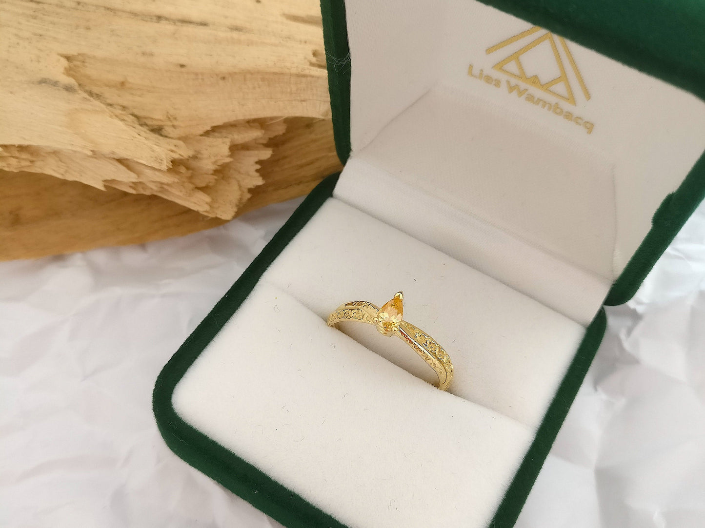 Ring in 18K geel goud met oranje peer diamant