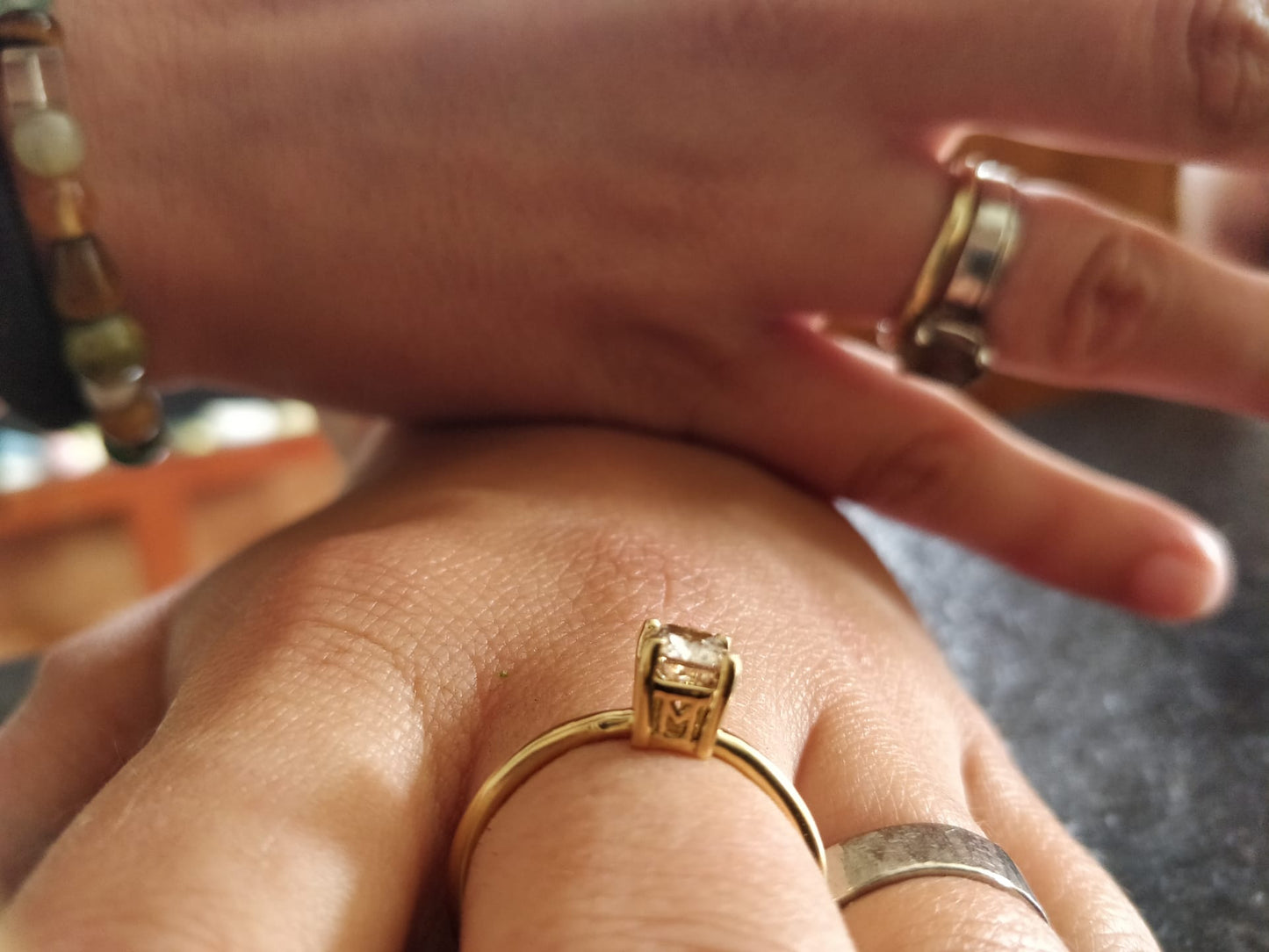 Verlovingsring in 18k geel goud met diamant: op maat gemaakt