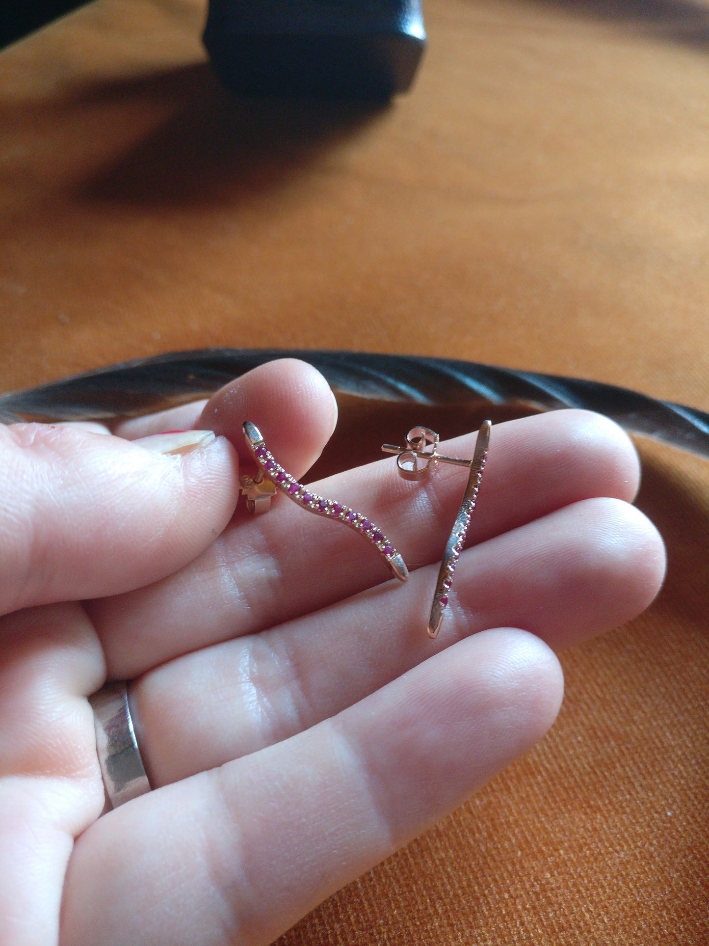 Oorbellen in 18k rosé goud met robijn: op maat gemaakt.