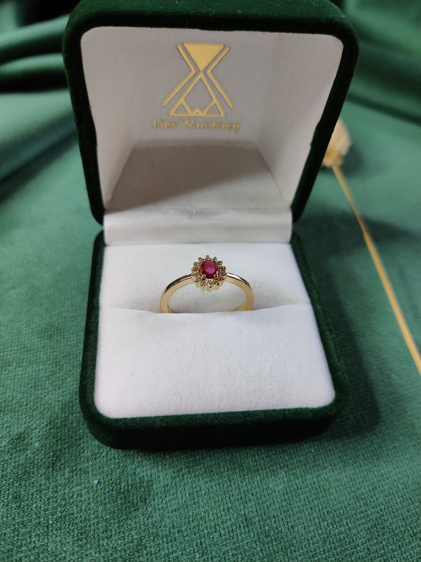 Ring in 18k geel goud met rhodoliet en diamant: op maat gemaakt