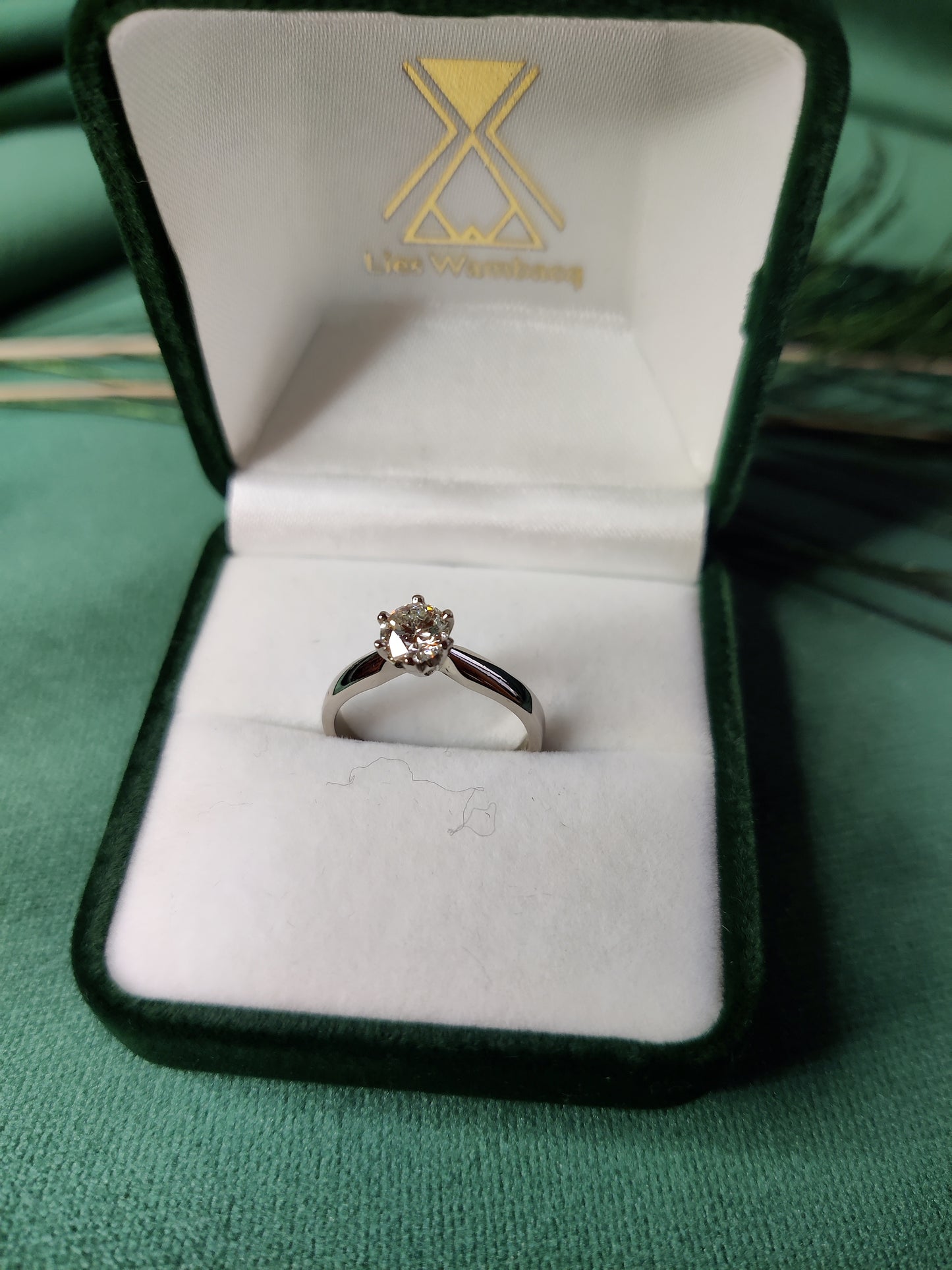 Verlovingsring in 18k wit goud met diamant: op maat gemaakt